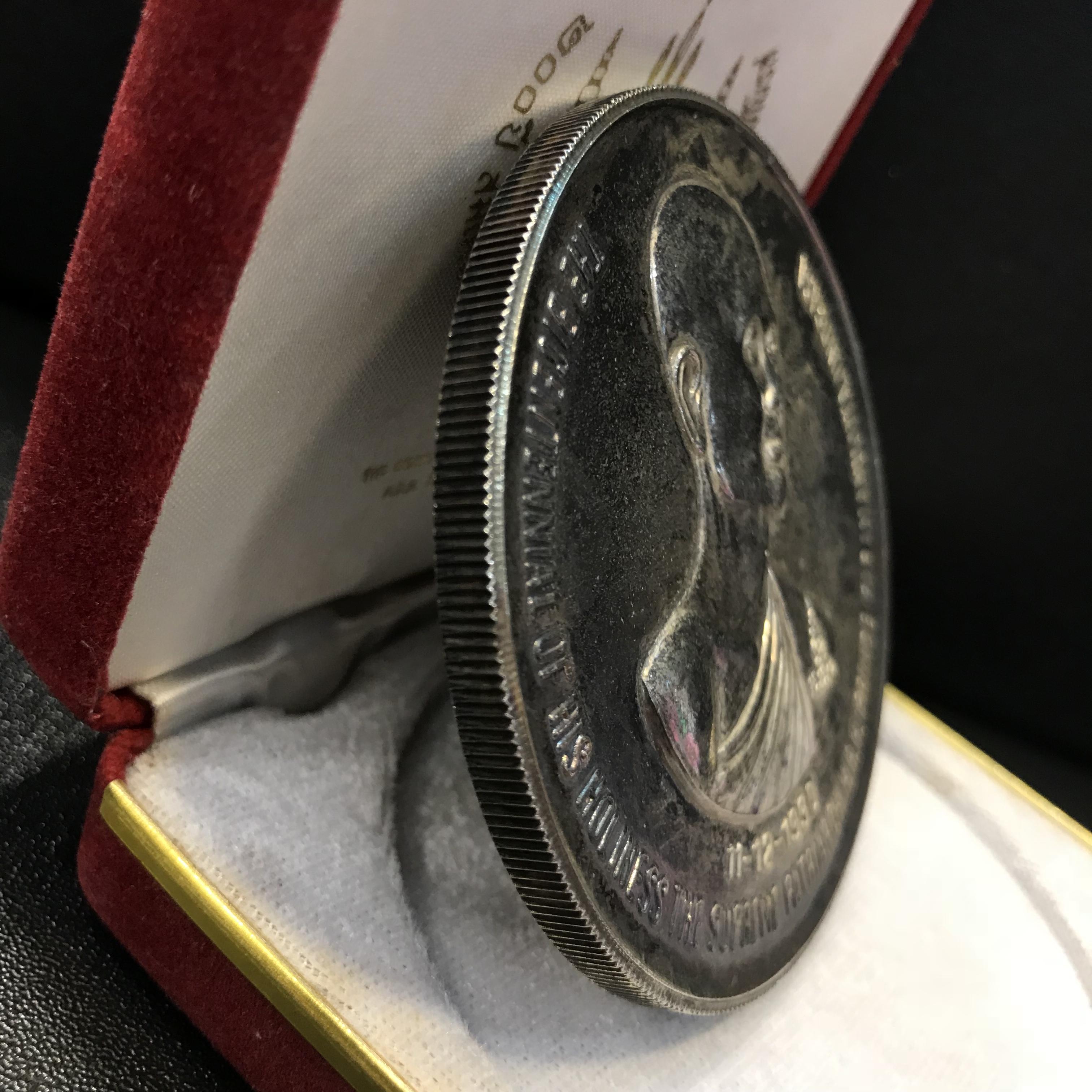 เหรียญที่ระลึก 200 ปี สมเด็จพระมหาสมณเจ้า กรมพระยาปรมานุชิตชิโนรส พ.ศ.2533 วัดเชตุพน เนื้อเงินขนาด7 ซม.(ในหลวงรัชกาลที่9เสด็จในพิธี)หายากพบเจอน้อยมาก