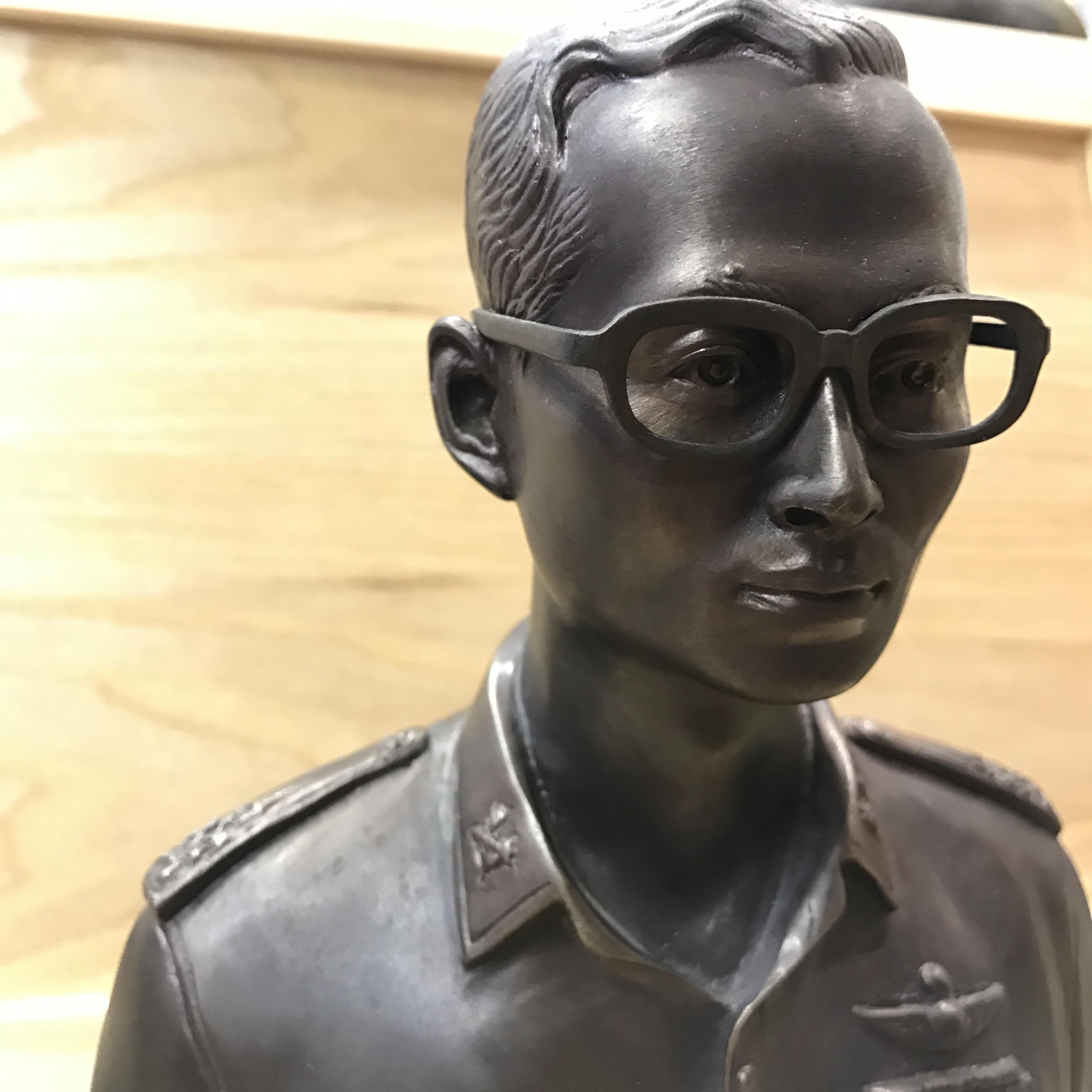 พระบรมรูปหล่อในหลวง ร.9 กรมราชองครักษ์ รุ่น 2 ปี 2539(นิยม)