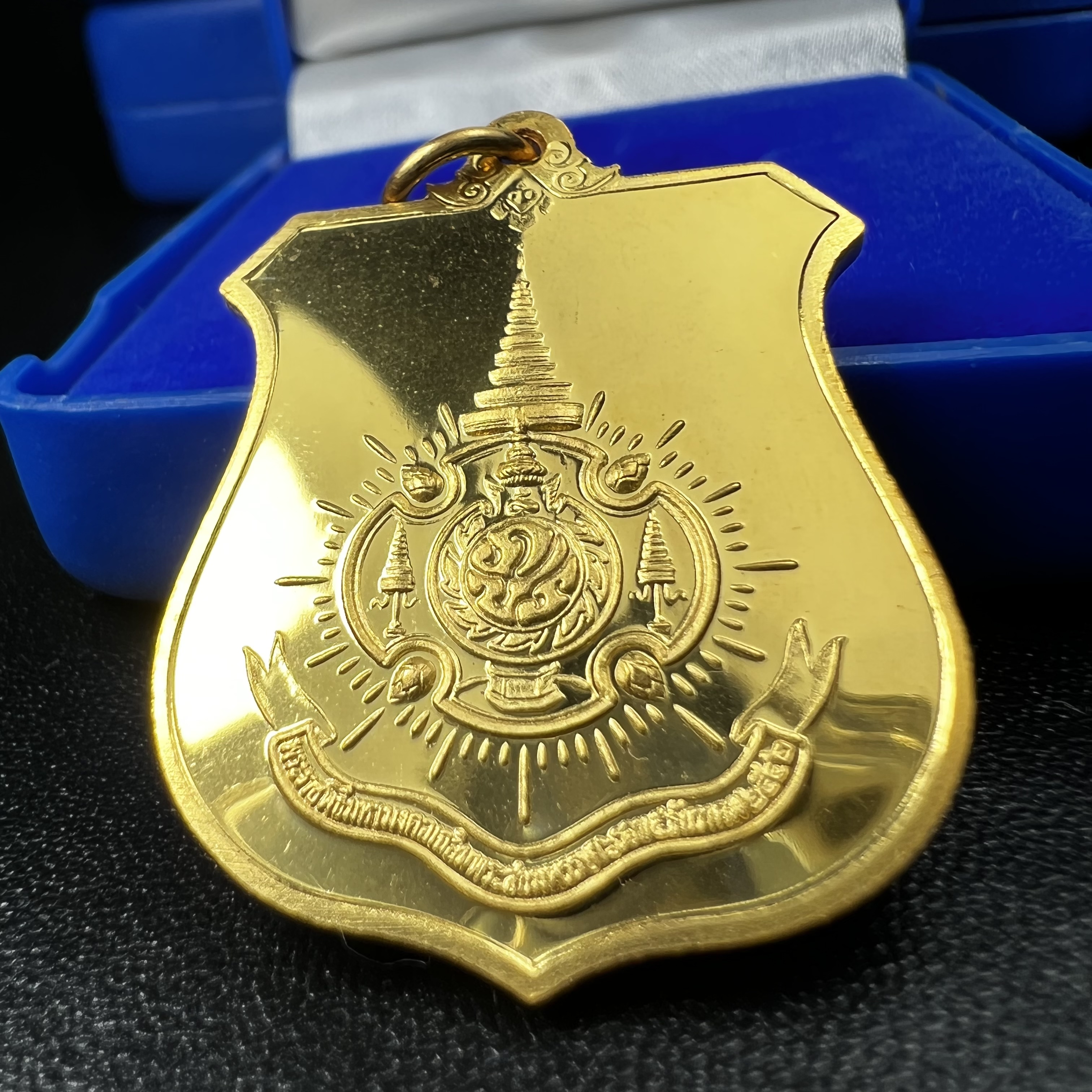 เหรียญมิ่งมหามงคล เฉลิมพระชนมพรรษา 6 รอบ72 พรรษา ในหลวงรัชกาลที่9 ปี 2542 เนื้อทองทิพย์ สภาพคัดสวยดุจทองคำซีนซองเดิมพร้อมกล่องบรรจุเดิม