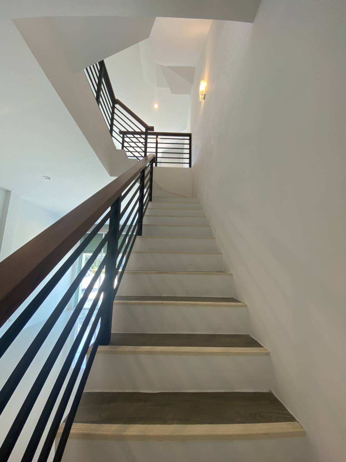 For Sales : Chaofah, 3-Storey Commercial Building, 3 Bedrooms 4 Bathrooms