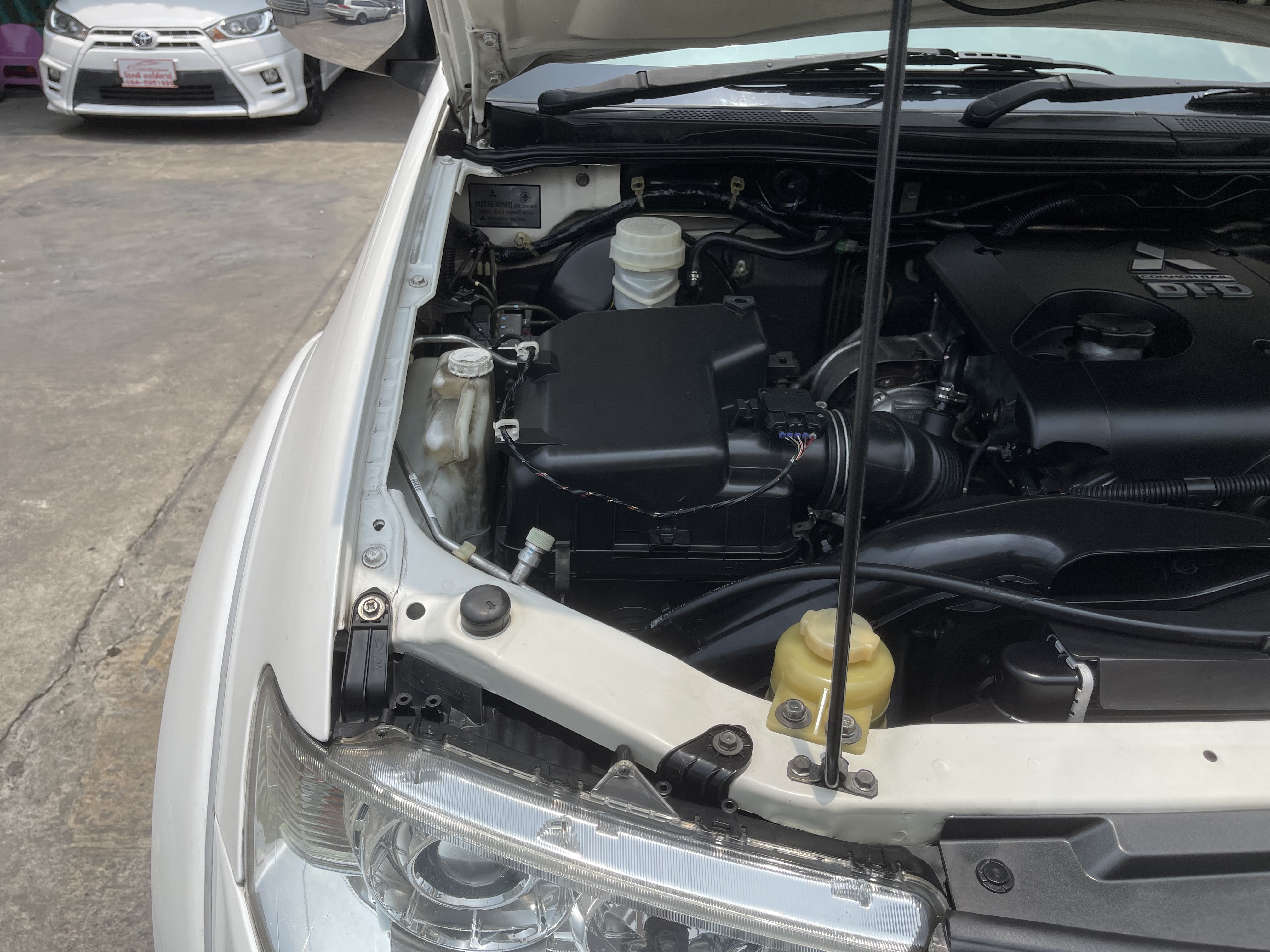 Mitsubishi Pajero Sport 2.5 GT 2WD At 2013 ขาวมุก