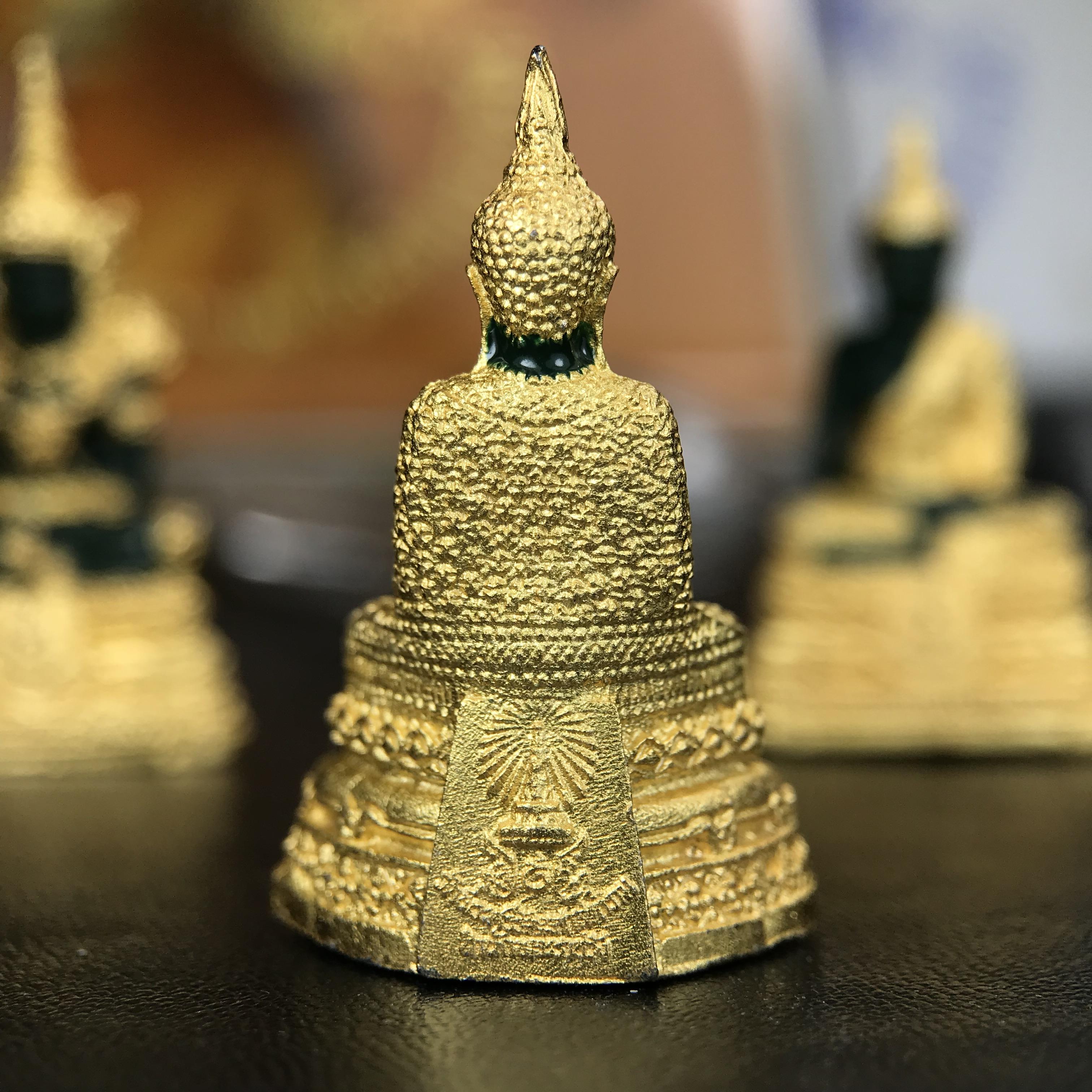 พระพุทธมหามณีรัตนปฏิมากร(พระแก้วมรกต) วัดพระศรีรัตนศาสดาราม สำนักพระราชวัง จัดสร้าง ชุด3 ฤดู ร้อน ฝน หนาว(บรรจุมวลสารใต้ฐาน)