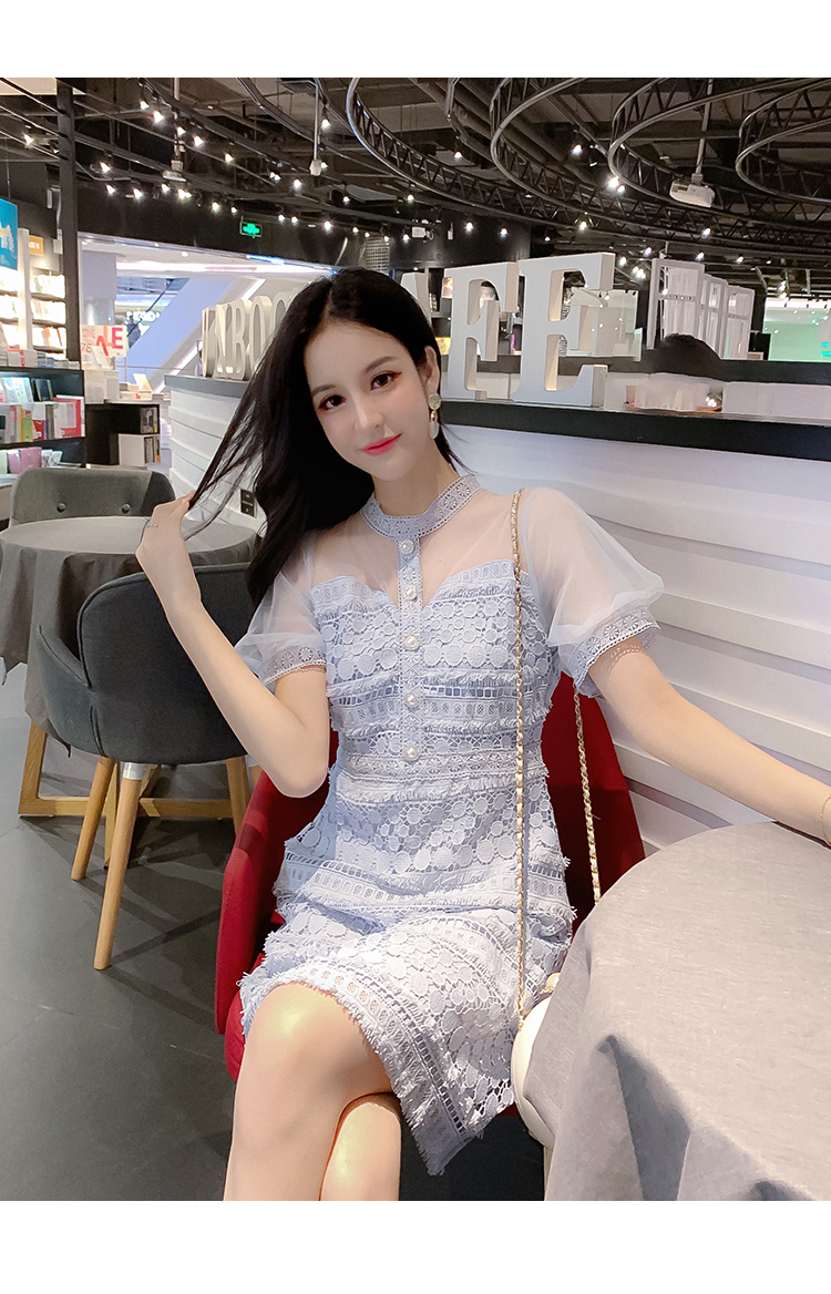 ชุดเดรสสั้นผ้าลูกไม้สีฟ้าอ่อน ทรงปล่อย คอกลม แขนตุ๊กตาผ้าโปร่ง สวยดูดี