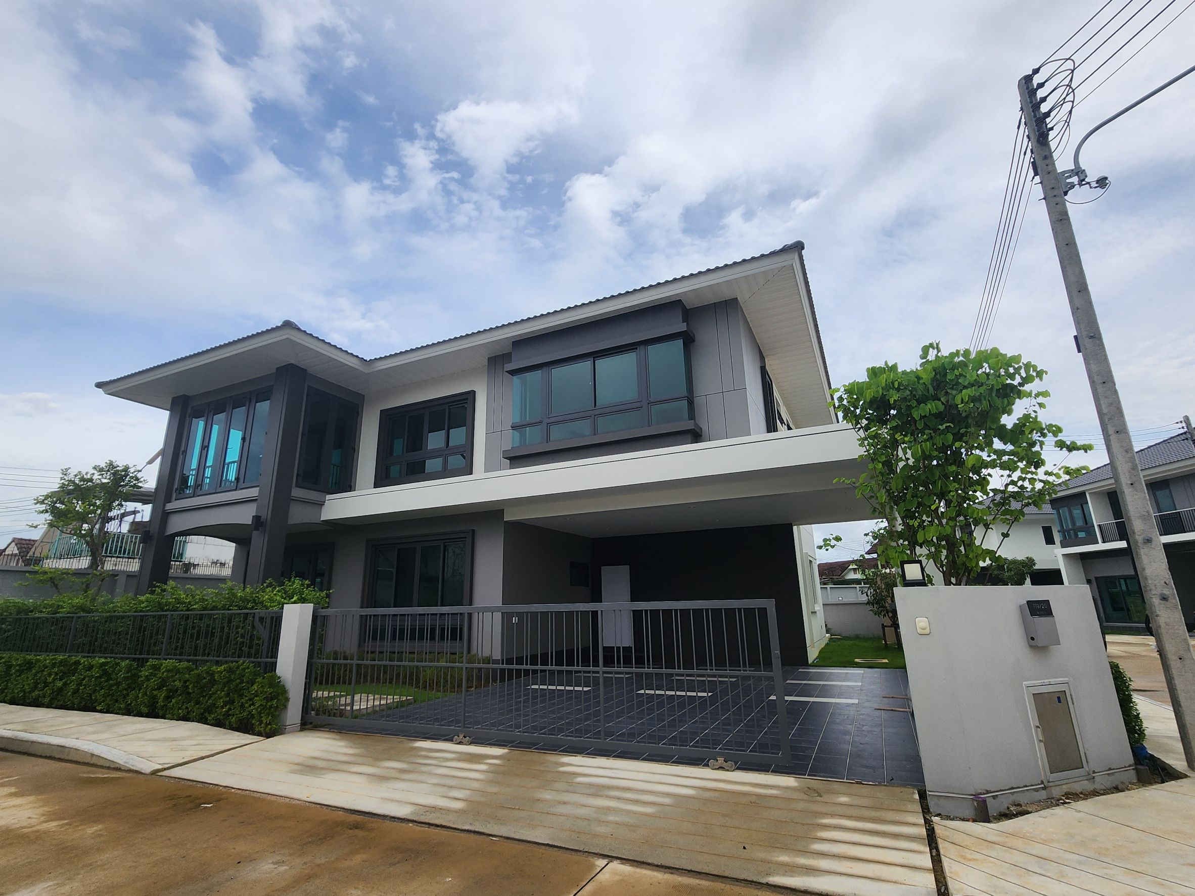 For Sales : Kohkaew, 2-storey detached house, 4 bedrooms 6 bathrooms