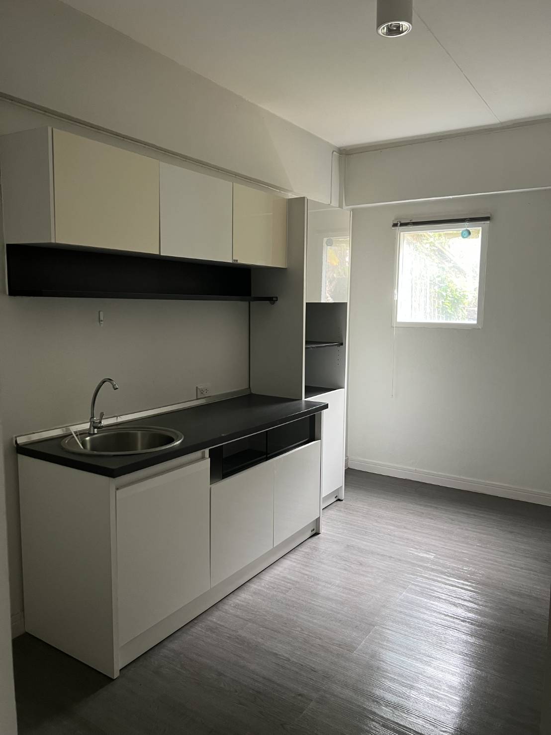 For Rent : Samkong, 3-Story Commercial Building, 1 Bedroom 3 Bathrooms