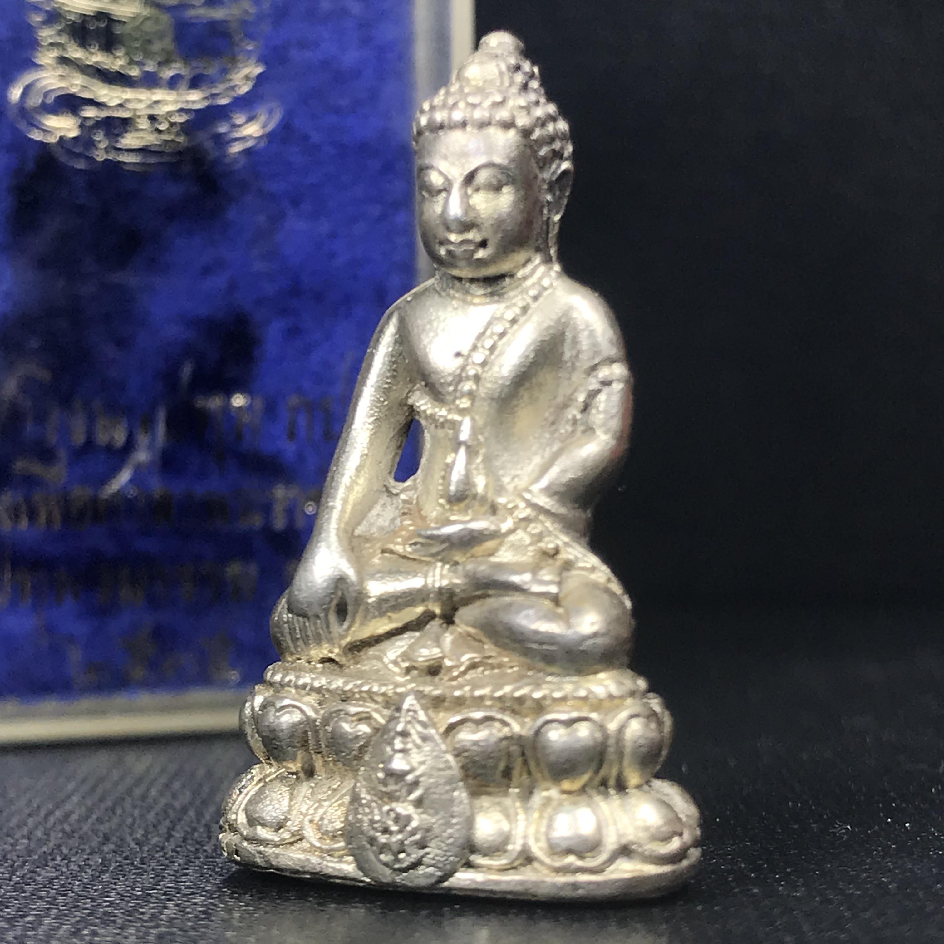 พระกริ่งนวปทุม ภปร. วัดปทุมวนาราม เนื้อเงิน ปี2535(ในหลวงรัชกาลที่9เสด็จเททอง)หายาก 1ใน3000องค์