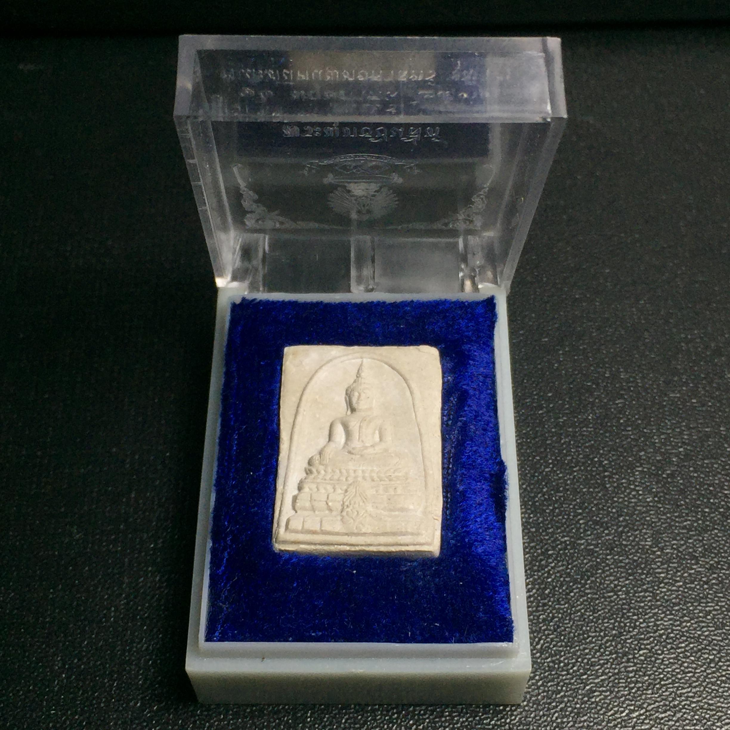 พระพุทธชินสีห์ ภปร. ทันโต เสฏโฐ ปี2533 พิมพ์เล็ก(หายาก) บรรจุพระทนต์ในหลวง รุ่นเดียวในประวัติศาสตร์ ****รุ่นนี้ขอแนะนำ****