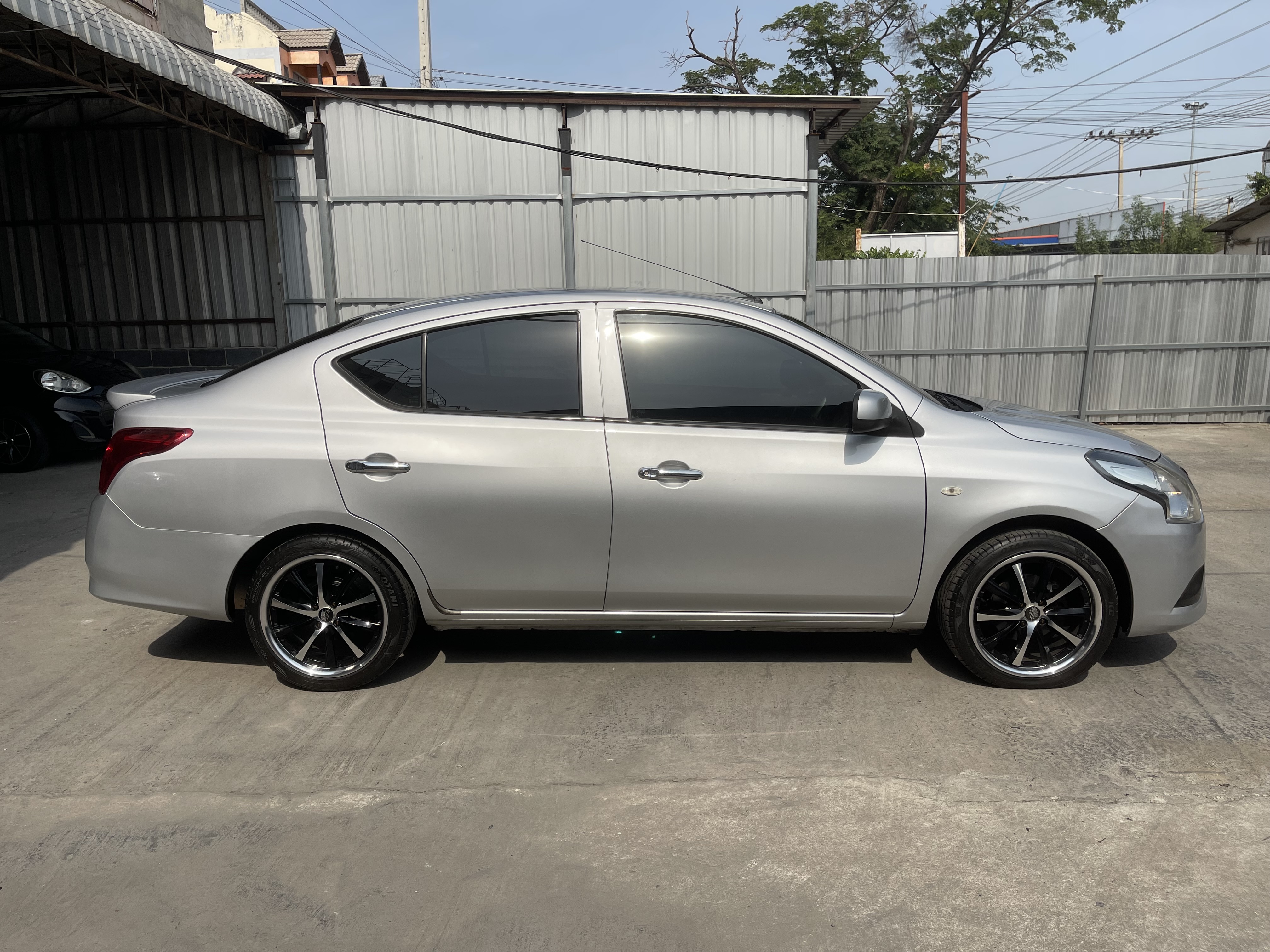 Nissan Almera 1.2 E At 2017 เงิน