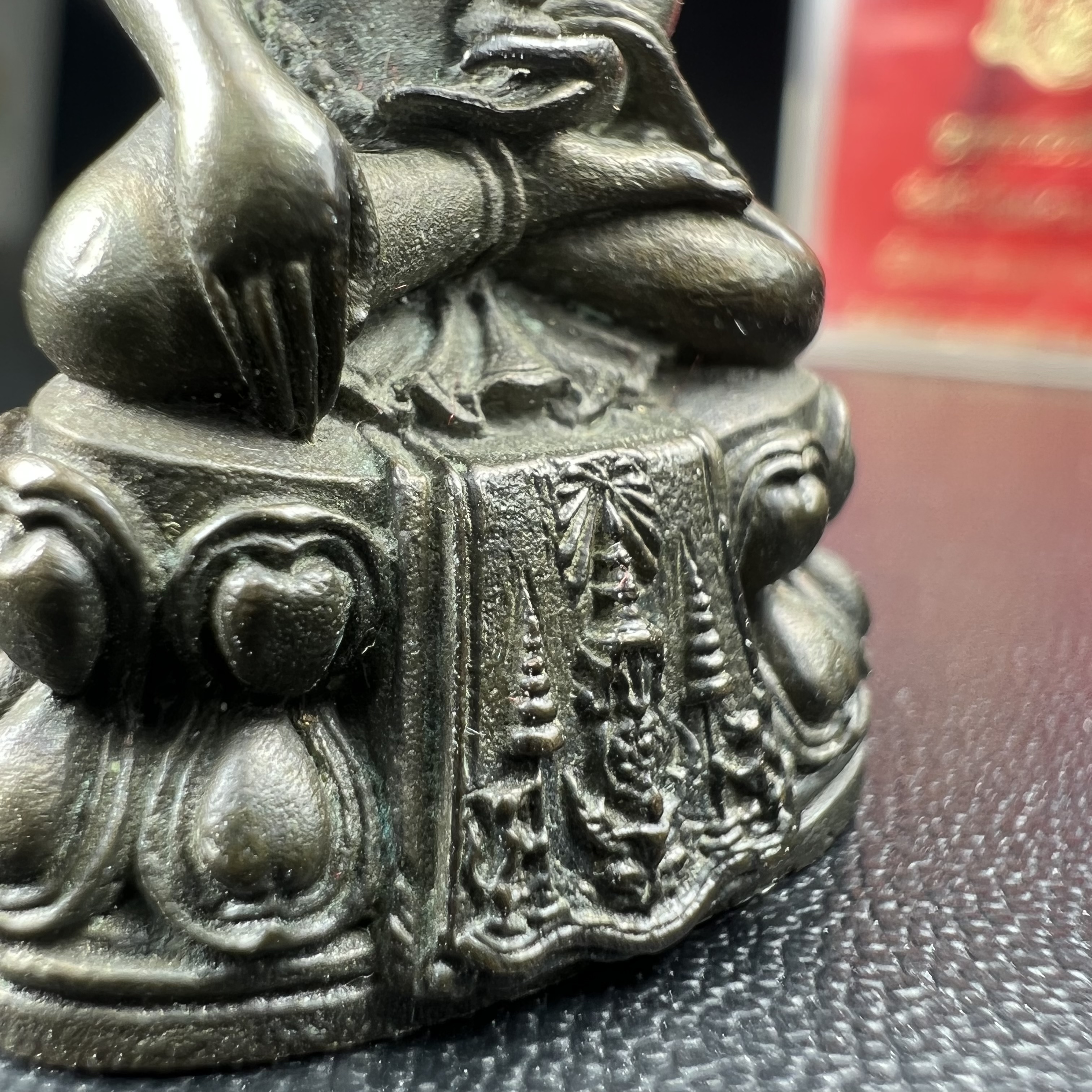 พระกริ่งปรมาภรณ์พุทธปัญญา(พระกริ่งศรีนคร 2) จัดสร้างเนื่องในมหามงคลสมัยเฉลิมพระชมน์พรรษา 5 รอบ องค์พระบาทสมเด็จพระเจ้าอยู่หัวรัชกาลที่9 ปี 2530 เนื้อนวโลหะ (ออกแบบโดยนายช่างเกษม มงคลเจริญ มีพระอาจารย์ไสว วัดราชนัดดา กรุงเทพ เป็นเจ้าพิธีครั้งสุดท้าย)