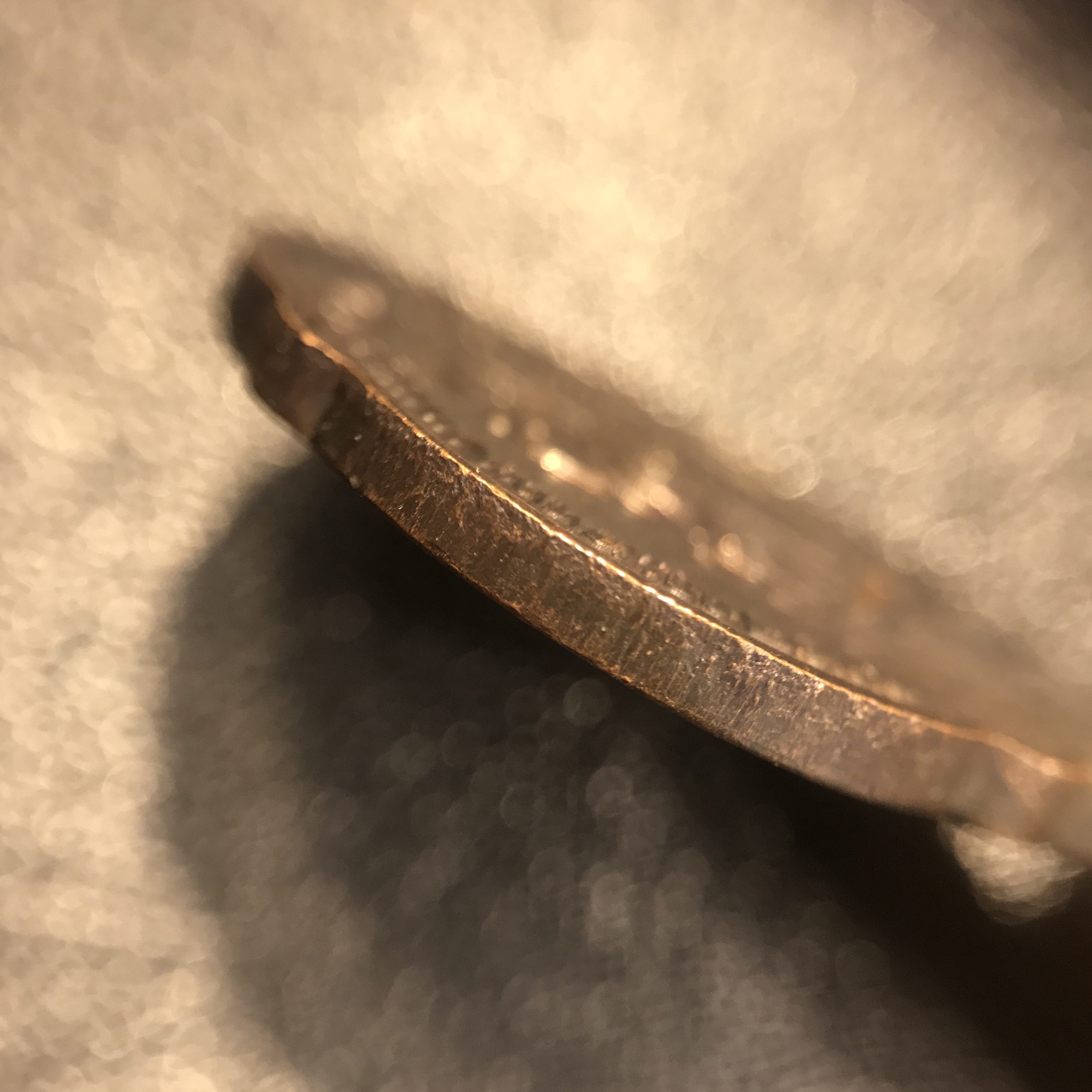 เหรียญ ร.9 ทรงเฉลิมพระชนมพรรษาครบ 4 รอบ ปี2518 (เนื้อทองแดงบล็อคนิยมวงเดือนบน)