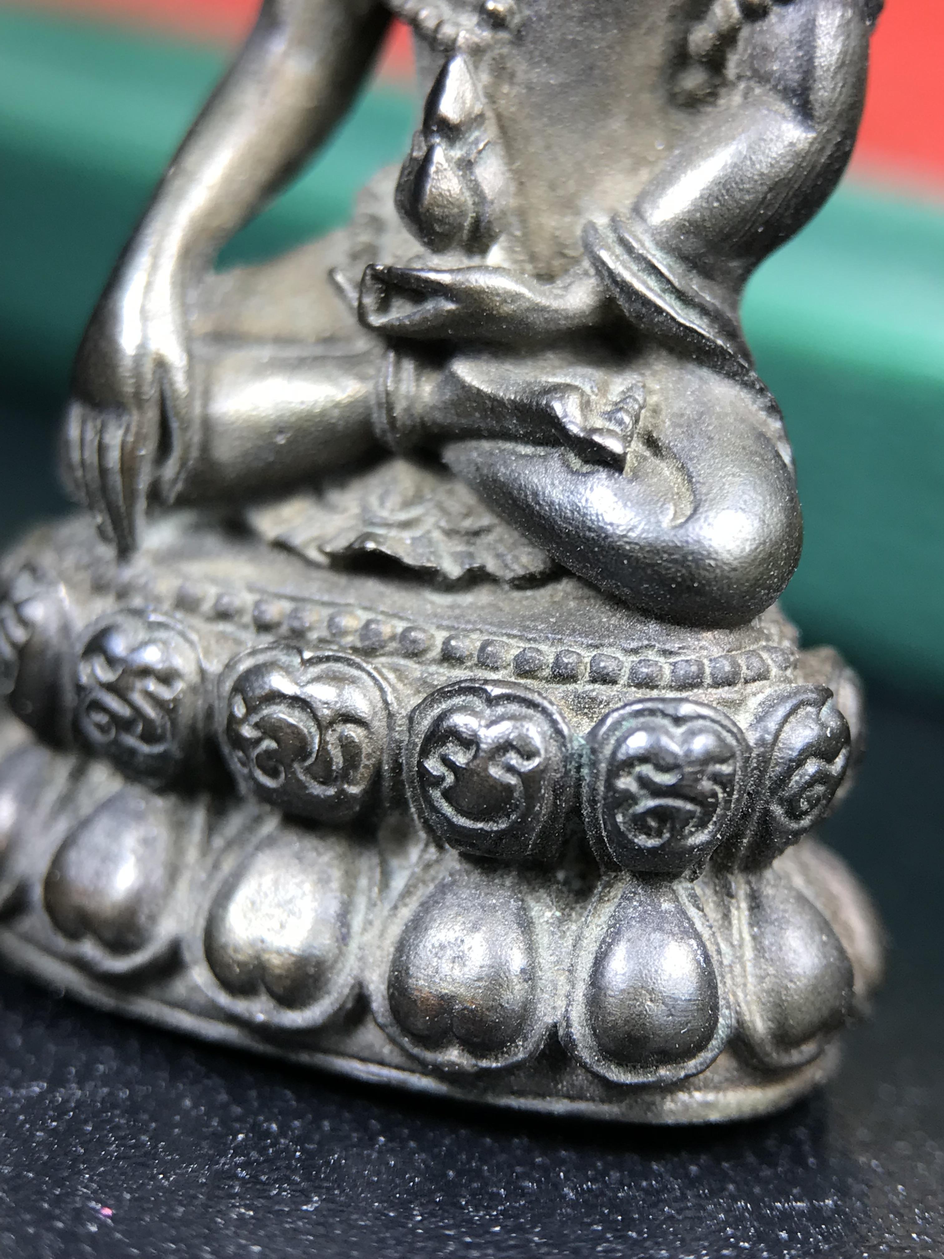 พระกริ่ง-พระชัยวัฒยน์วาสนาสมเด็จพระสังฆราช(วาสน์)วัดราชบพิธฯปี2531 เนื้อนวโลหะ สร้างเป็นที่ระลึกในคราวที่สมเด็จพระอริยวงศาคตญาณ สมเด็จพระสังฆราช(วาสน์ วาสโน)มีพระชนมายุครบ90พรรษา(ในหลวง ร.9 เสด็จในพิธี)งานแกะแม่พิมพ์โดย นายช่างเกษม มงคลเจริญ)(1ใน1991องค์)