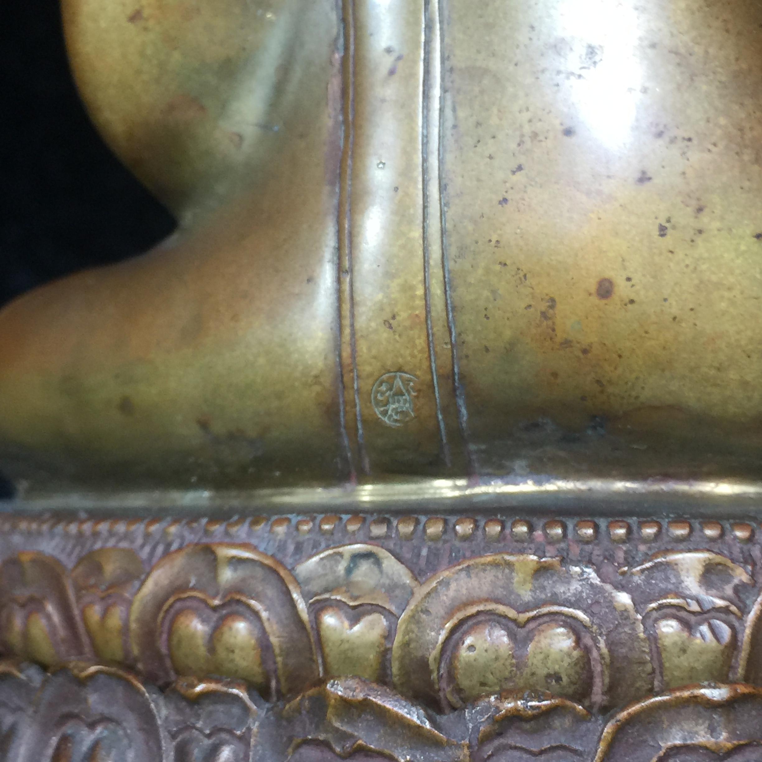 พระพุทธธรรมทิฐิศาสดา 50 ปี ธรรมศาสตร์ ปี 2527 หน้าตัก 5 นิ้ว 2 ถอด (ในหลวงรัชกาลที่9เสด็จในพิธีเททอง)(1ใน 1600 องค์)