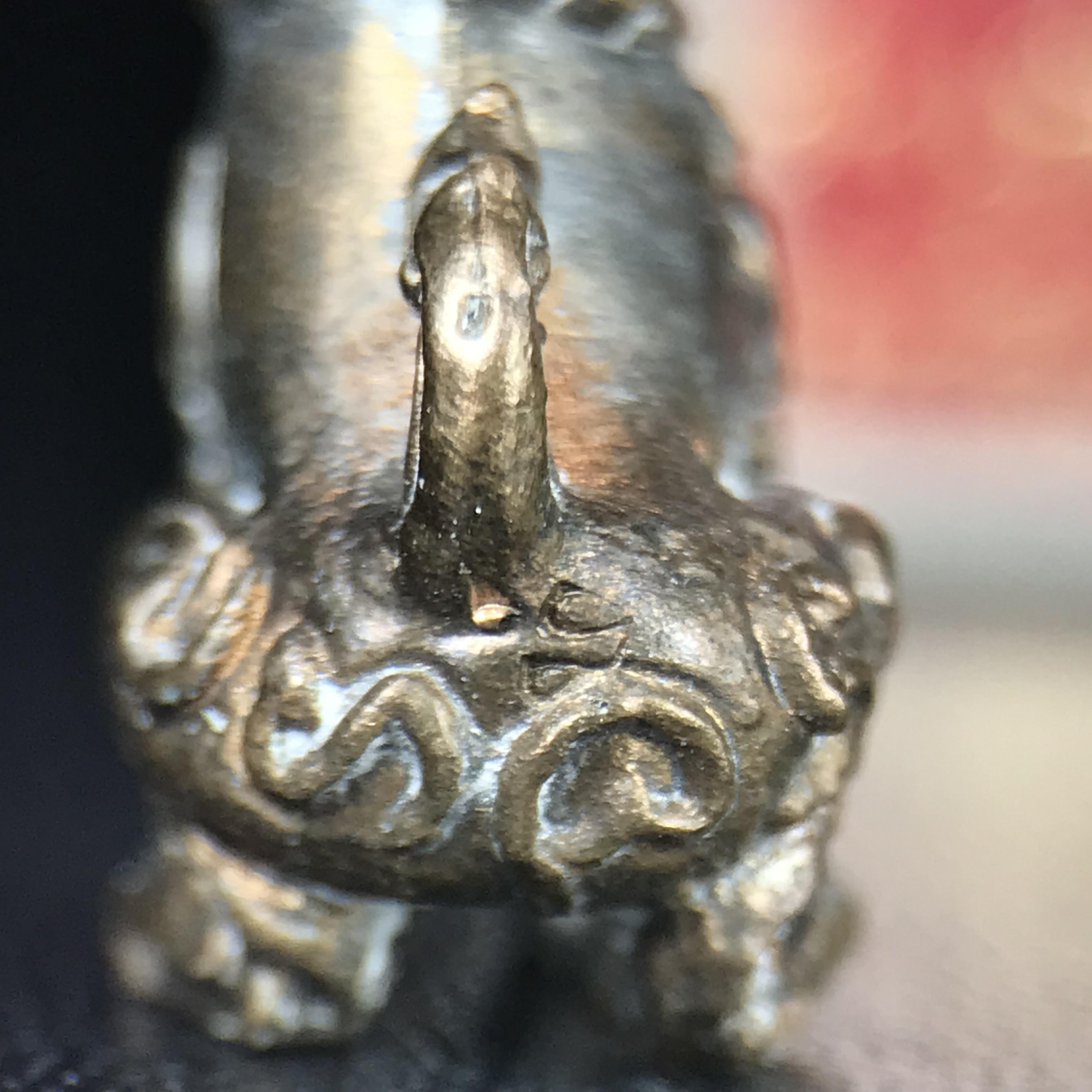 สิงห์เจ้าพ่อดำ วัดบุพพาราม จ.เชียงใหม่ ปี 2518 เนื้อนวโลหะ(ตอก 2 โค๊ต)หายาก(สภาพผิวเดิมสวยเดิมกล่องครบ) สิงห์รุ่นนี้มีพิธีดีมีเกจิอาจารย์ที่ร่วมปลุกเสกมากมาย****เครื่องราง ที่พระบาทสมเด็จพระเจ้าอยุ่รัชกาลที่ ๙ ทรงเสด็จฯประกอบพิธีด้วยพระองค์เอง