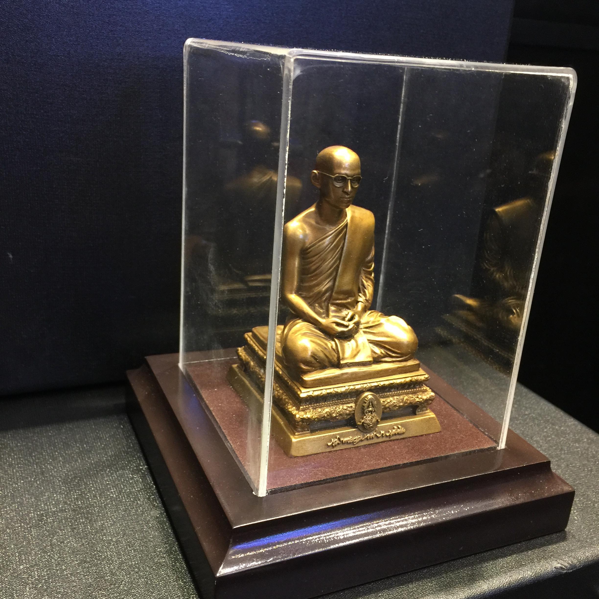 พระบรมรูปพระบาทสมเด็จพระเจ้าอยู่หัวทรงผนวช กำลังแผ่นดิน ปี2554