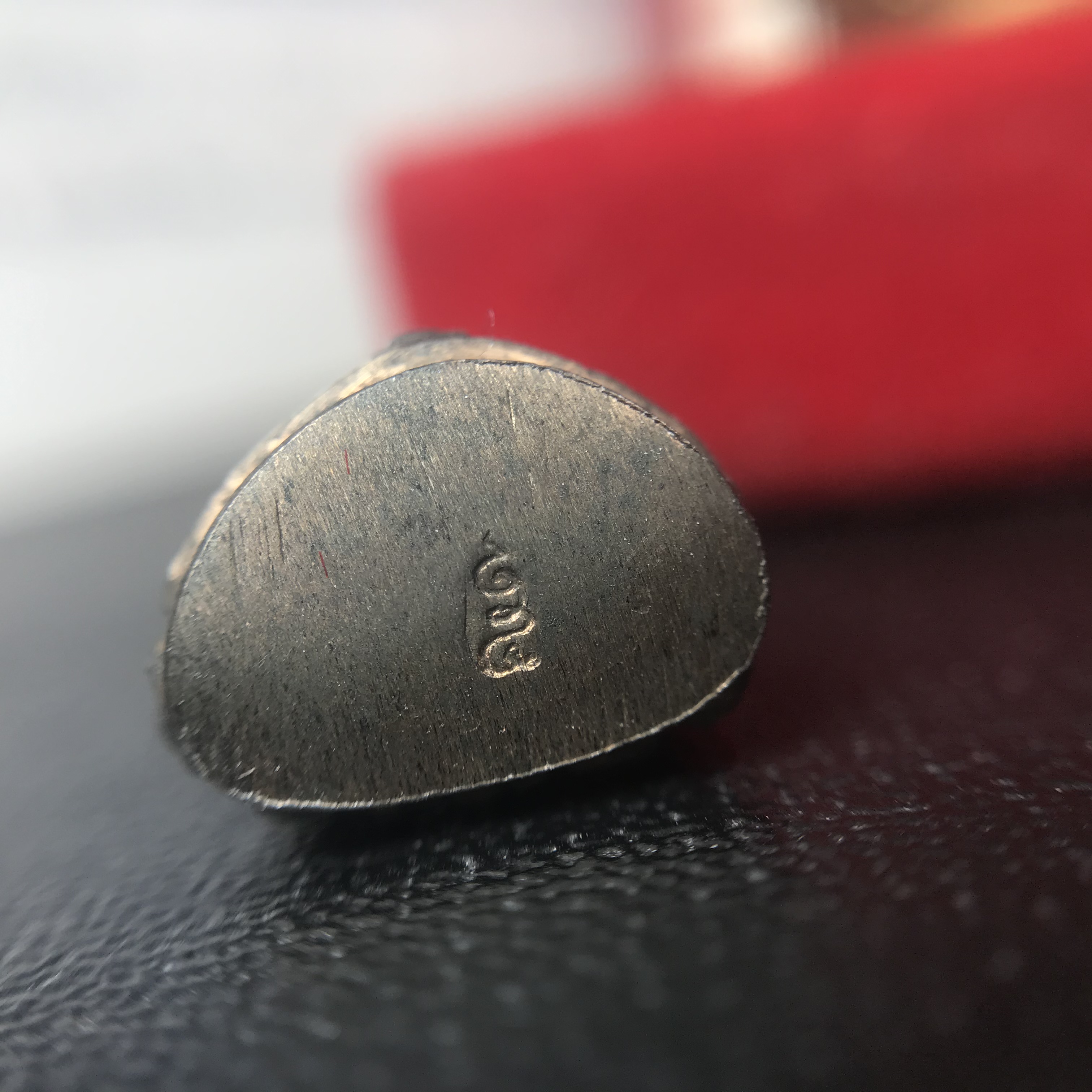 พระกริ่ง-พระชัยวัฒน์ ปวเรศ ปี2530 วัดบวรนิเวศราชวรวิหาร(ในหลวง ร.9 เสด็จเททอง)(บรรจุเส้นเกศาในหลวงรัชกาลที่9)พร้อมสูจิบัตรเดิมตอนจัดสร้าง(สภาพสวยครบสมบูรณ์) (องค์หน้าใหญ่)(องค์ทองทบ)แบบพิมพ์นิยมหายาก