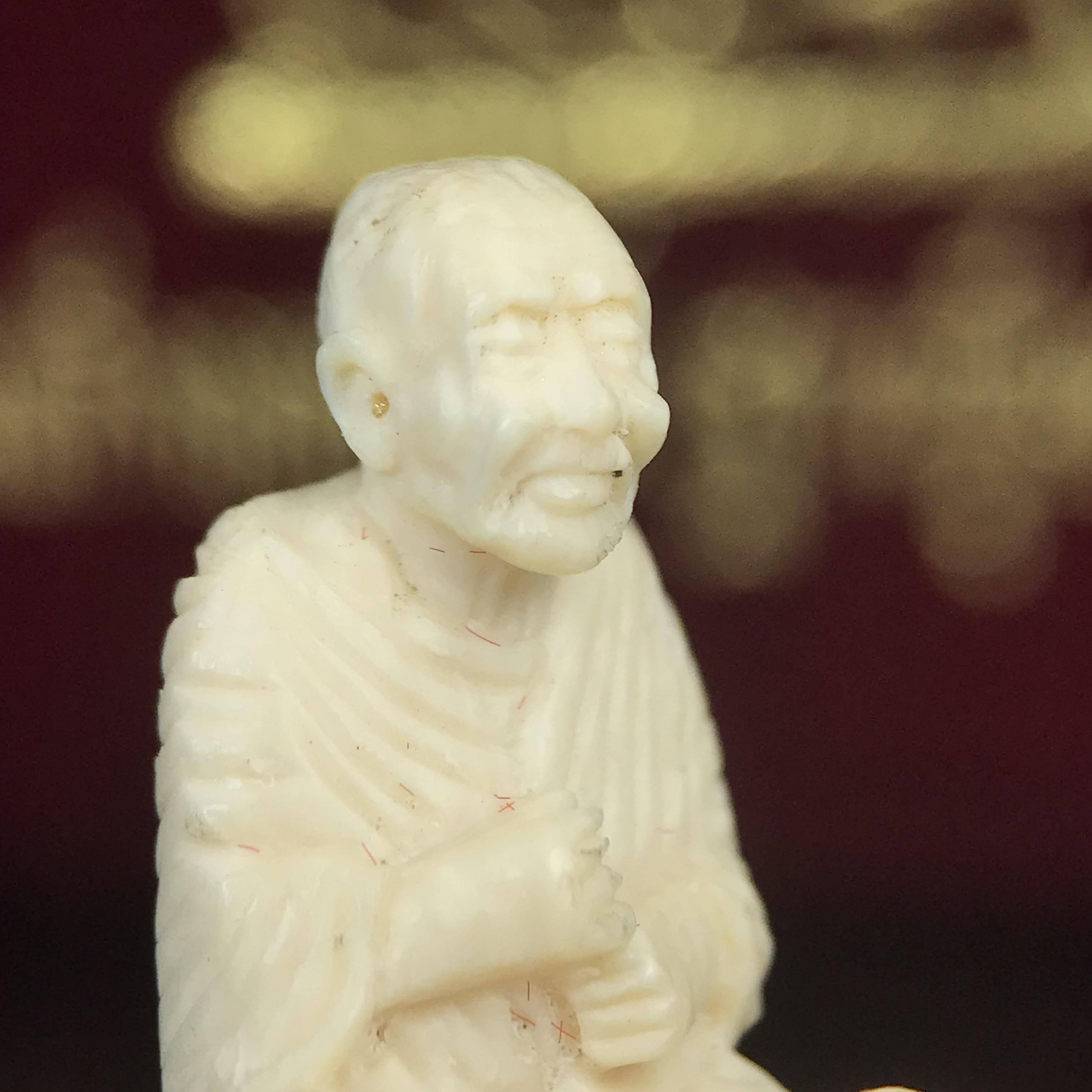 สมเด็จพระพุฒาจารย์ (โต พรหมรังสี) รุ่นคชสารหมื่นปี พ.ศ.2542 พิมพ์ลอยองค์(ฐานหุ้มทองคำ) ตอกโค๊ตและหมายเลข ๑๒๑๔ สภาพสวยสมบูรณ์กล่องบรรจุเดิมครบ (เลขสวยผลรวมได้แปด มีกินมีใช้ไม่มีหมด)(1ใน 9999 องค์)หายากพบเจอน้อยมาก