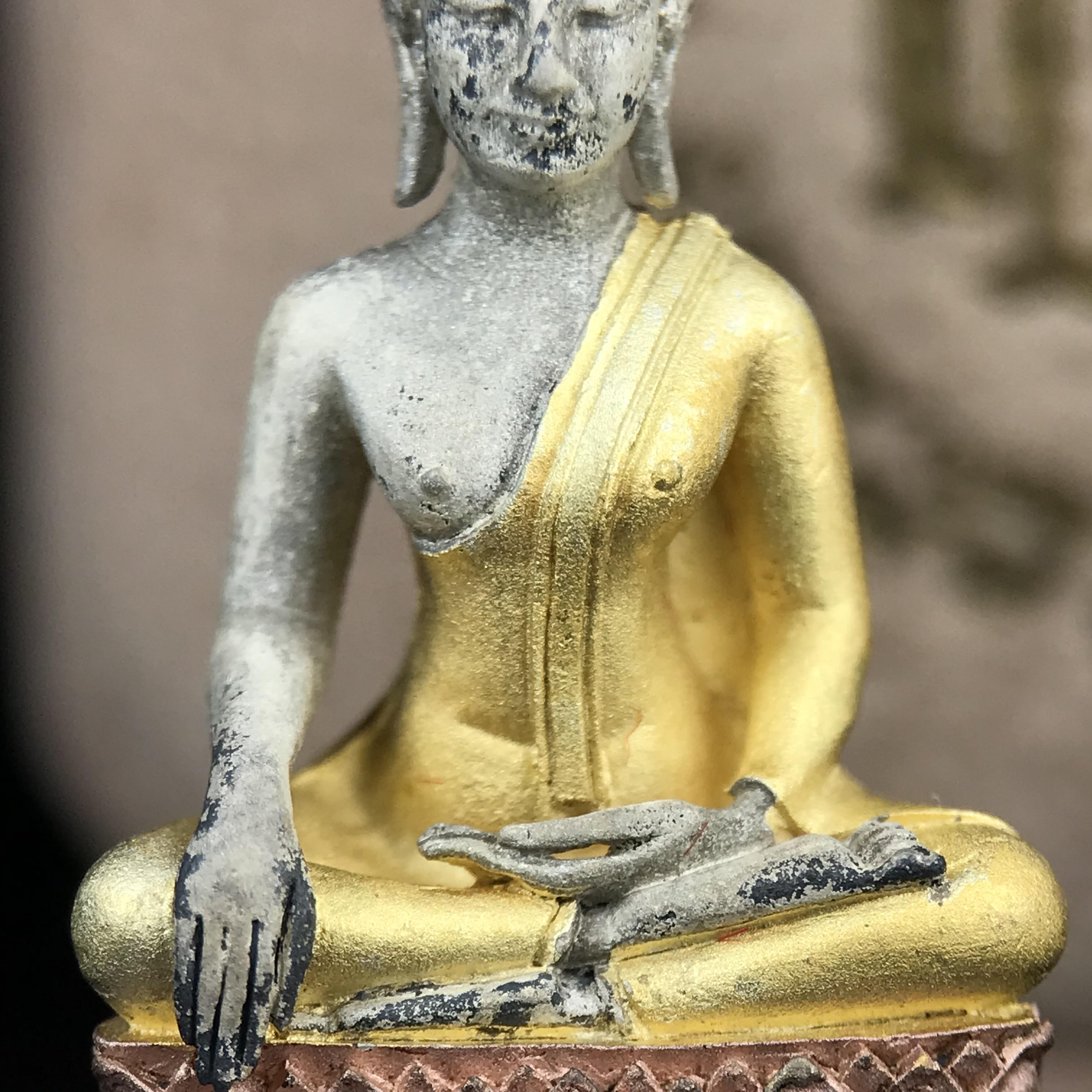 พระกริ่งพระพุทธนวราชบพิตร ตรากาญจนาภิเษกครองสิริราชสมบัติครบ 50 ปี รัชกาลที่9 ปี2540 เนื้อเงินสามกษัตริย์(ผิวเดิมสวย ครบ สมบูรณ์)พร้อมกล่องบรรจุเดิมครบ ชุดพระราชทาน(หายาก)