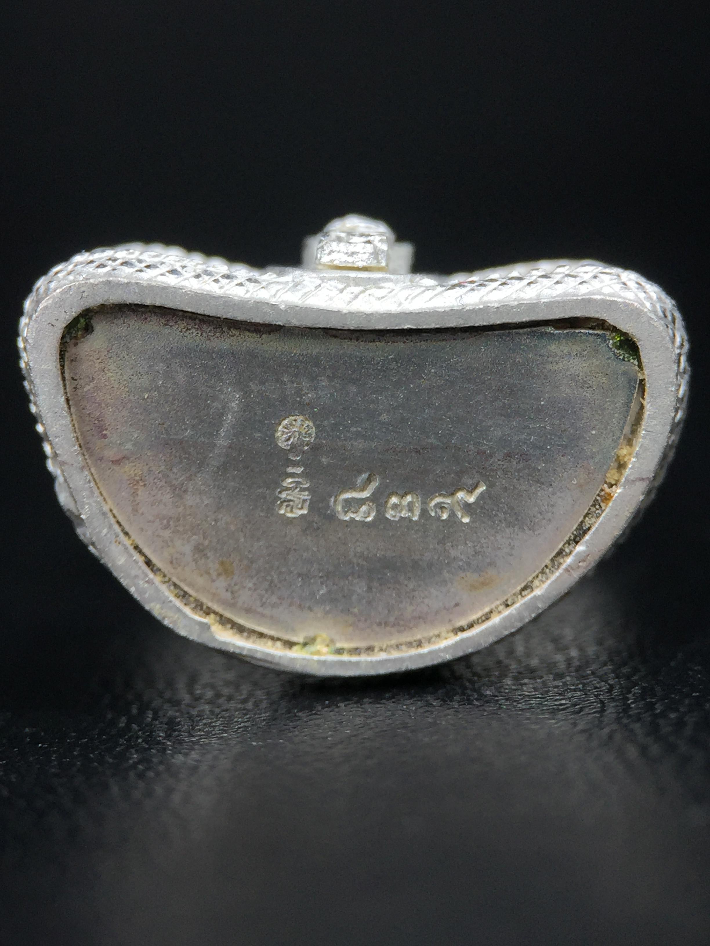 พระนาคปรก สธ. รุ่นสร้างพระอุโบสถเฉลิมพระเกียรติ 4 รอบ 84 พรรษา สมเด็จพระเทพรัตนราชสุดาฯ วัดบวรนิเวศวิหาร ปี 2543 พิมพ์ใหญ่ องค์พระเนื้อนวโลหะ ฐานนาคปรกเนื้อเงิน(สภาพ สวย )พิธีใหญ่ พุทธศิลป์งดงาม หายาก (1 ใน 1999 องค์)