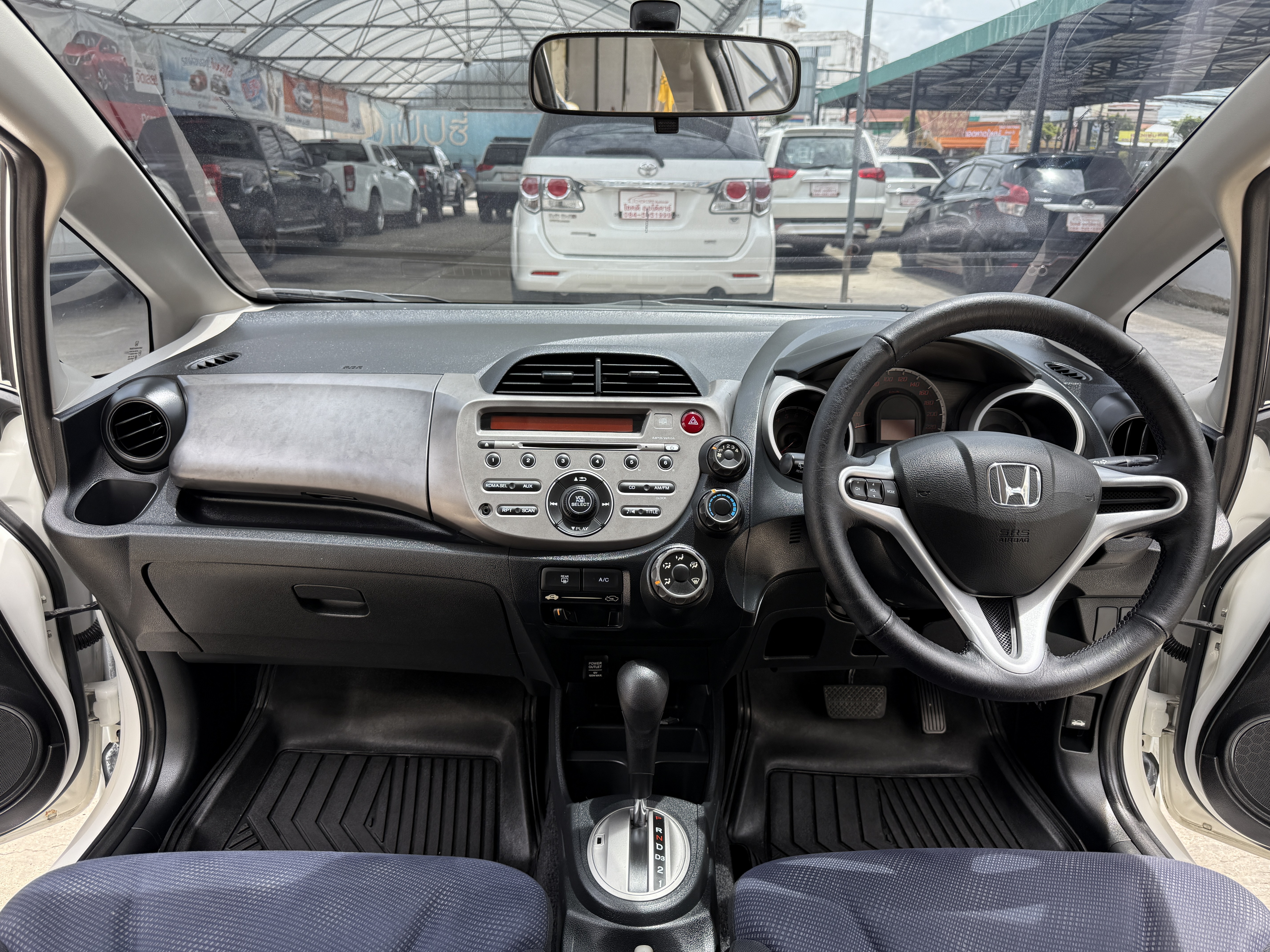 Honda Jazz 1.5 V At 2014 ขาว