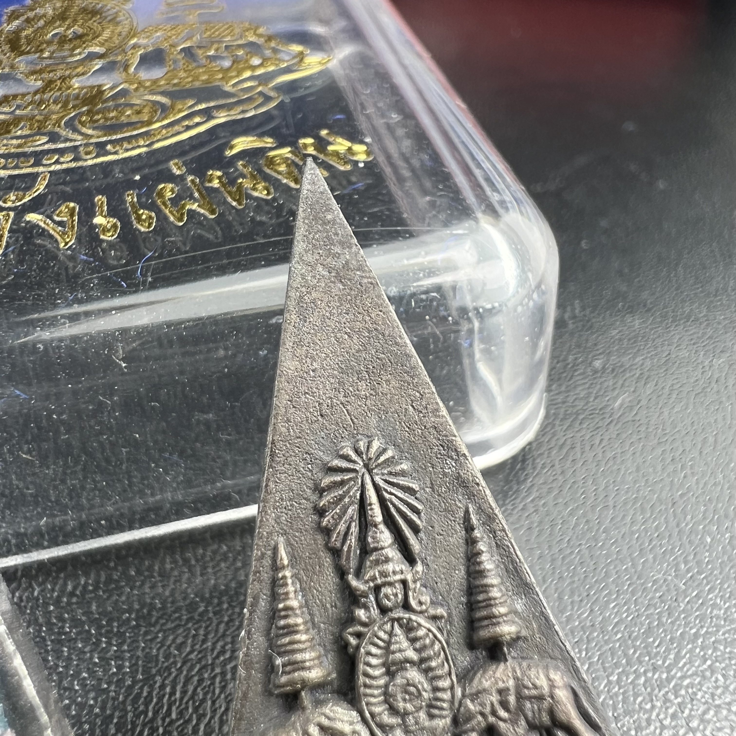 พระกำลังแผ่นดิน (สมเด็จจิตรลดา2) จัดสร้างเฉลิมพระเกียรติ ร.9 ครองราชย์ 50 ปี 2539 เนื้อเงิน(ผิวเดิมกลับดำ รุ้งๆสวย)+เนื้อนวโลหะ(สร้างน้อยหายาก)พร้อมกล่องบรรจุเดิมครบสมบูรณ์(1ใน2539องค์)