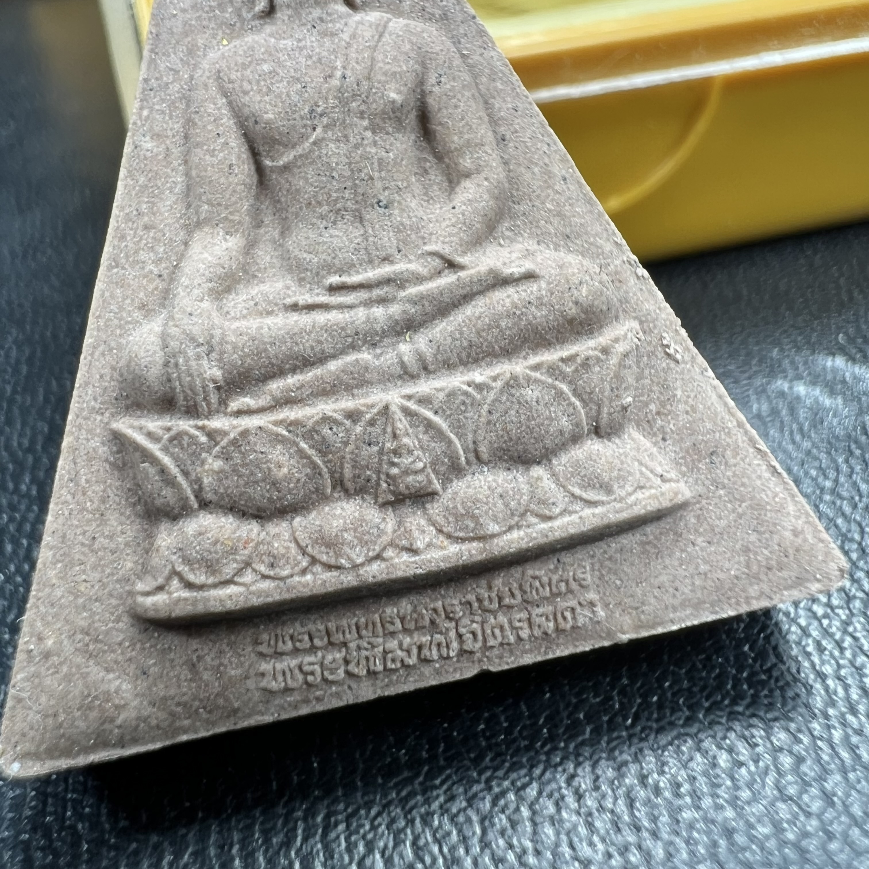 พระพุทธนวราชบพิตร พระพิมพ์จิตรลดา เนื้อผง โครงการหลวง ปี 2539 จัดสร้างในปีมหามงคลกาญจนาภิเษกในหลวงรัชกาลที่ 9 ครองศิริราชย์ครบ 50 ปี คัดสวย พร้อมกล่องบรรจุเดิม พิธีใหญ่ ปลุกเสกวัดพระแก้ว(พิธีดี มวลสารมงคล)