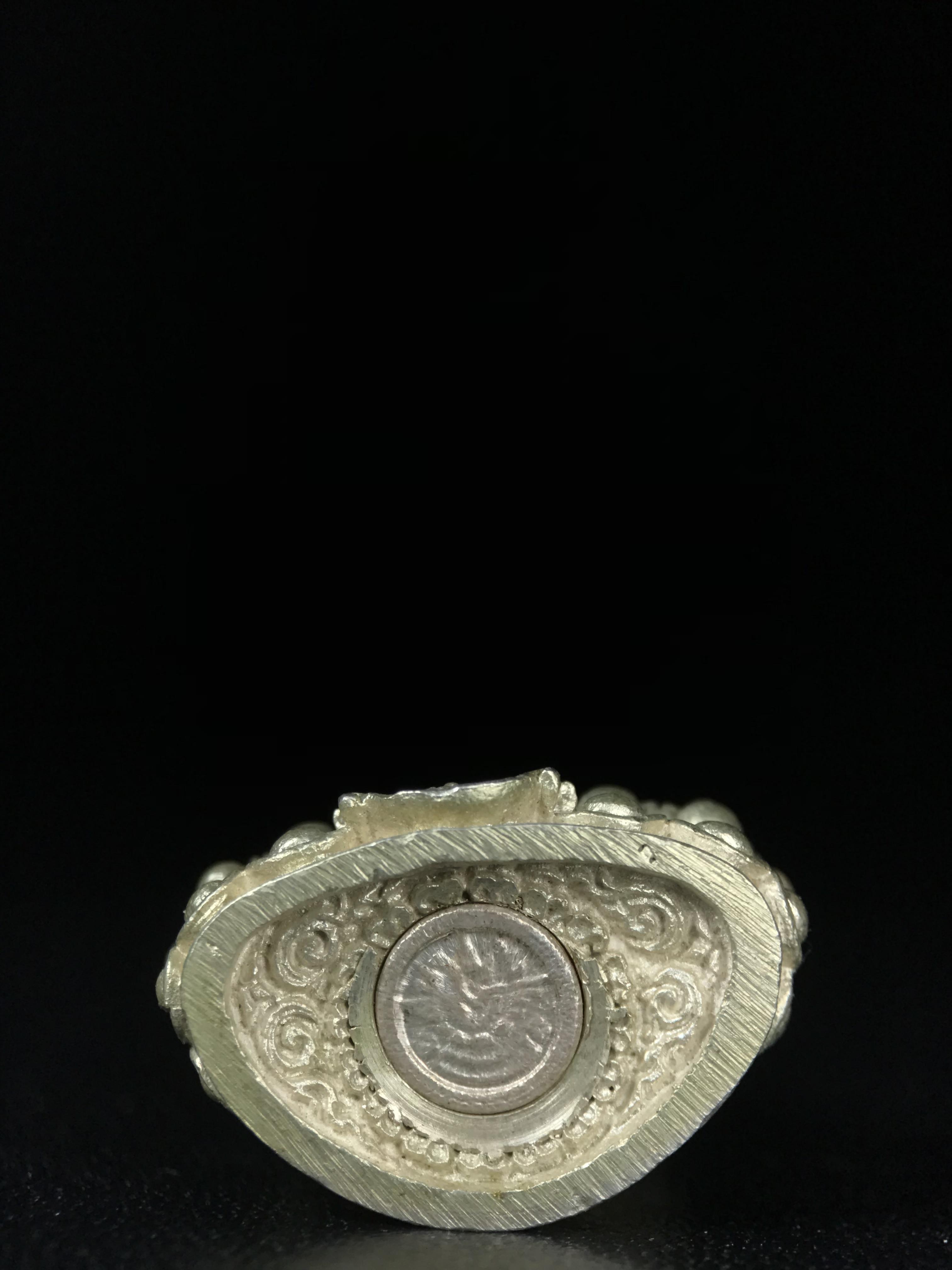 พระกริ่งศิรากาศ ภปร.(พระกริ่งคุ้มเกล้า)วัตถุมงคล"คุ้มเกล้าฯ" มูลนิธิ “คุ้มเกล้า” ในพระบรมราชูปถัมภ์ จัดสร้าง โรงพยาบาลภูมิพล เนื้อเงิน(พิมพ์หน้าไทย)(สภาพผิวขึ้นน้ำทองทั่วองค์สวยมากมาก!!)(ในหลวงรัชกาลที่9เสด็จเททอง)(พิธีใหญ่)(นิยม)