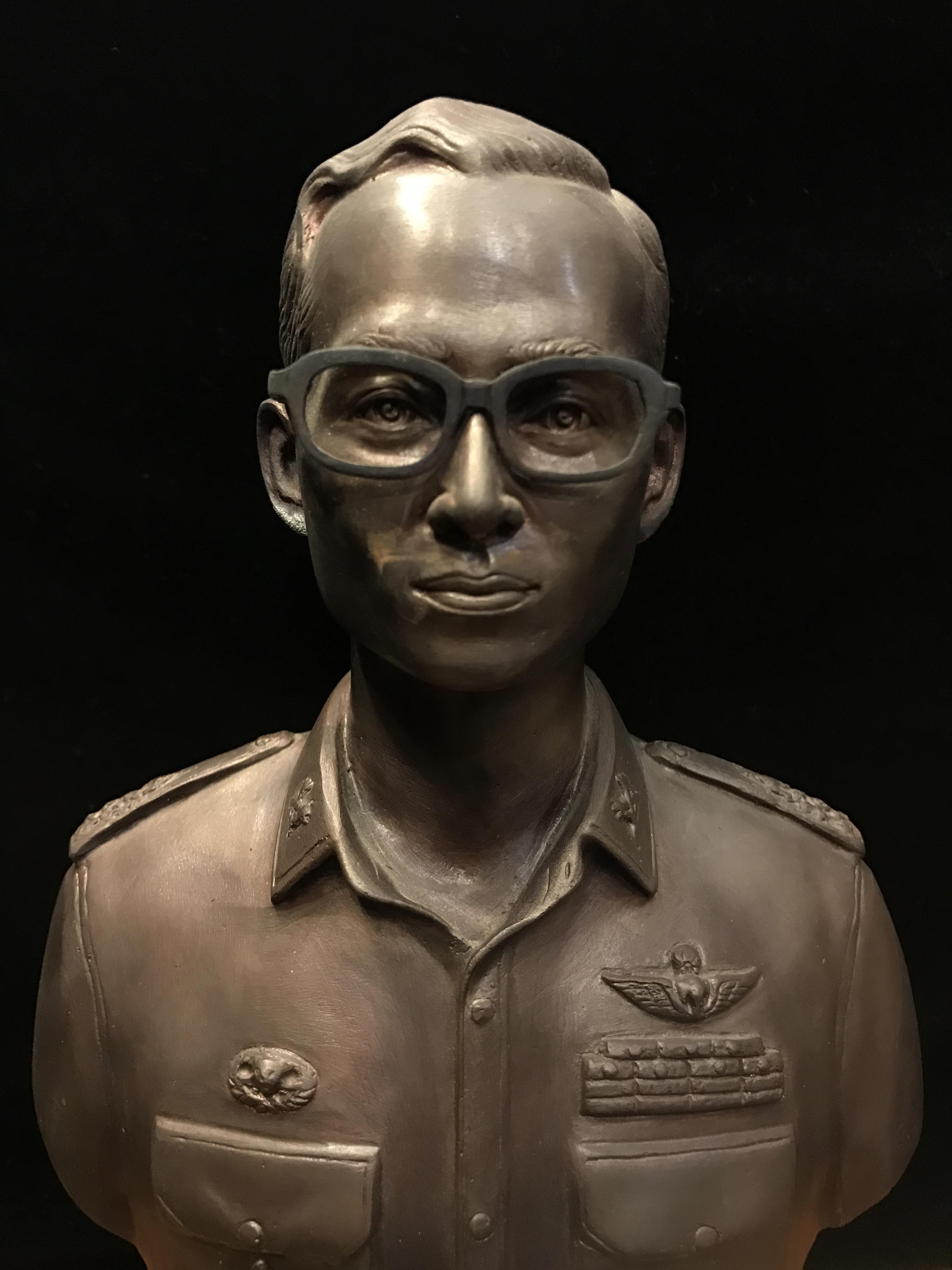 พระบรมรูปหล่อในหลวงรัชกาลที่ 9 กรมราชองครักษ์ รุ่น2 ปี2539(นิยม)