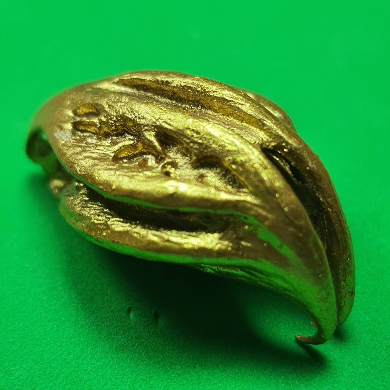 ของป้องกัน พญาเล็บครุฑ สีทอง ป้องกันภัย เพิ่มอำนาจ เกี่ยวเงินทอง เล็บครุฑ เล็บพญาครุฑ ผลเล็บครุฑ