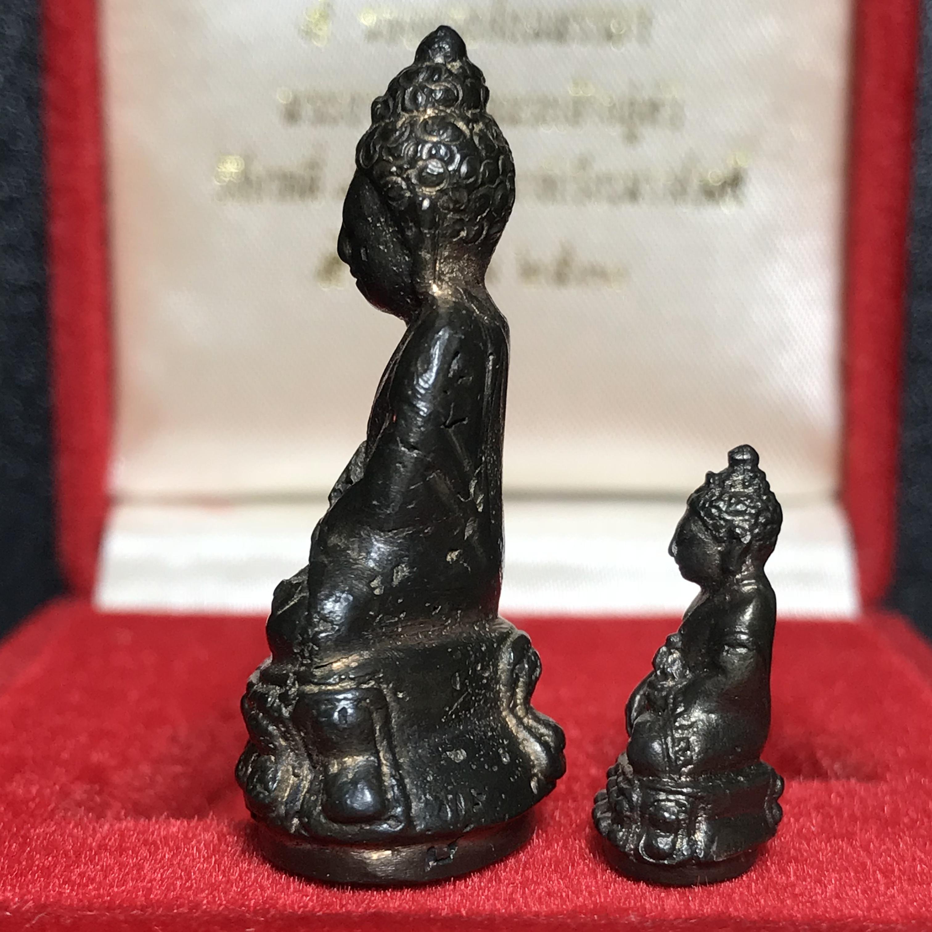 พระกริ่ง-พระชัยวัฒน์ ปวเรศ ปี2530 วัดบวรนิเวศราชวรวิหาร(ในหลวง ร.9 เสด็จเททอง)(บรรจุเส้นเกศาในหลวงรัชกาลที่9)