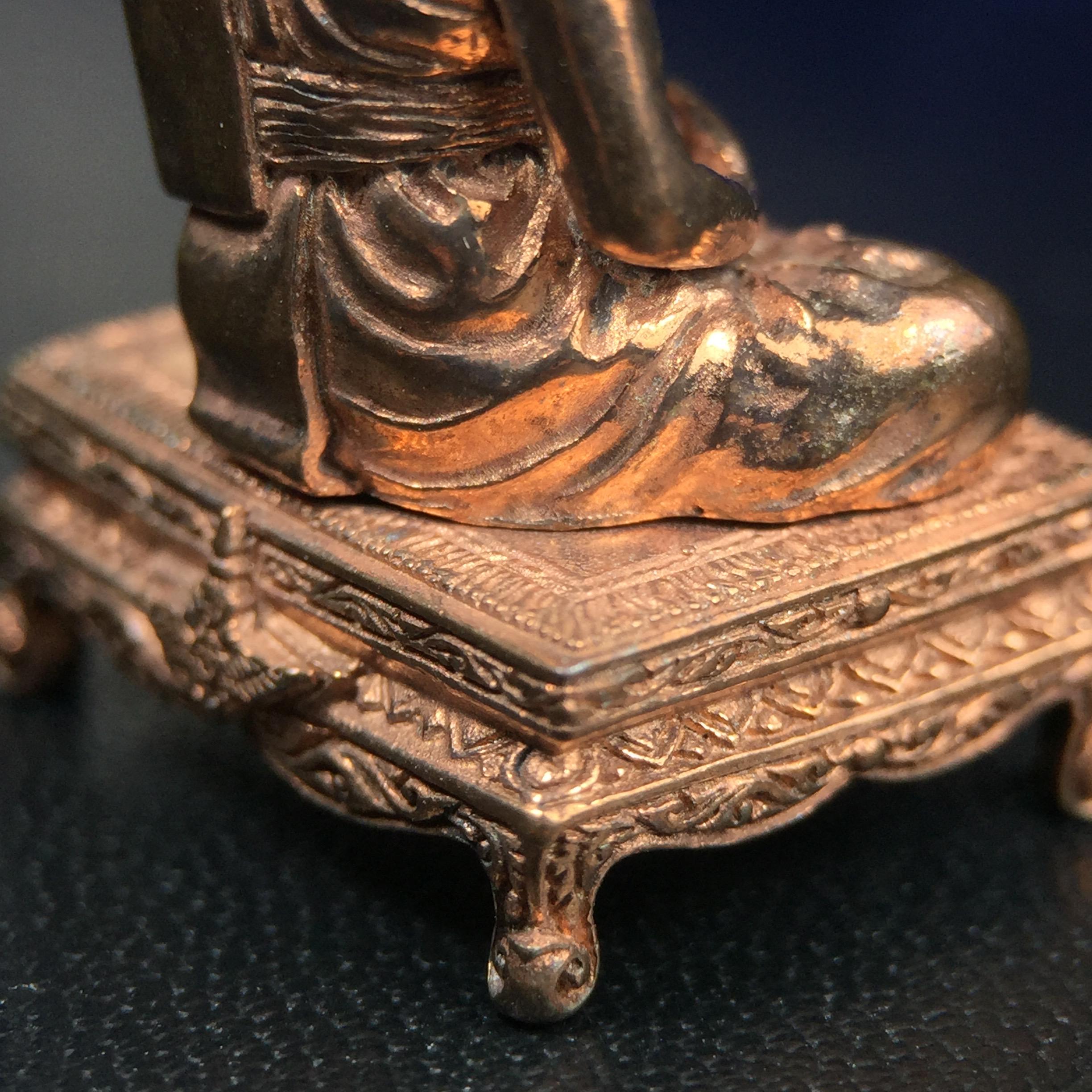 รูปหล่อหลวงพ่อเงิน วัดบางคลาน จ.พิจิตร พิมพ์หน้าเหมือนหลวงพ่อ "รุ่น 91 ปี กรมเสมียนตรา" กระทรวงกลาโหมจัดสร้างในปี 2543 พุทธาภิเษกใหญ่ 3 วัด 3พิธีวัดสุทัศน์ /วัดบางคลาน/วัดพระแก้ว เนื้อนวโลหะปัดเงา(แก่ทองคำ)พุทธศิลป์งดงามมากหายาก(ตอกโค๊ตหมาย ๖๐๘)