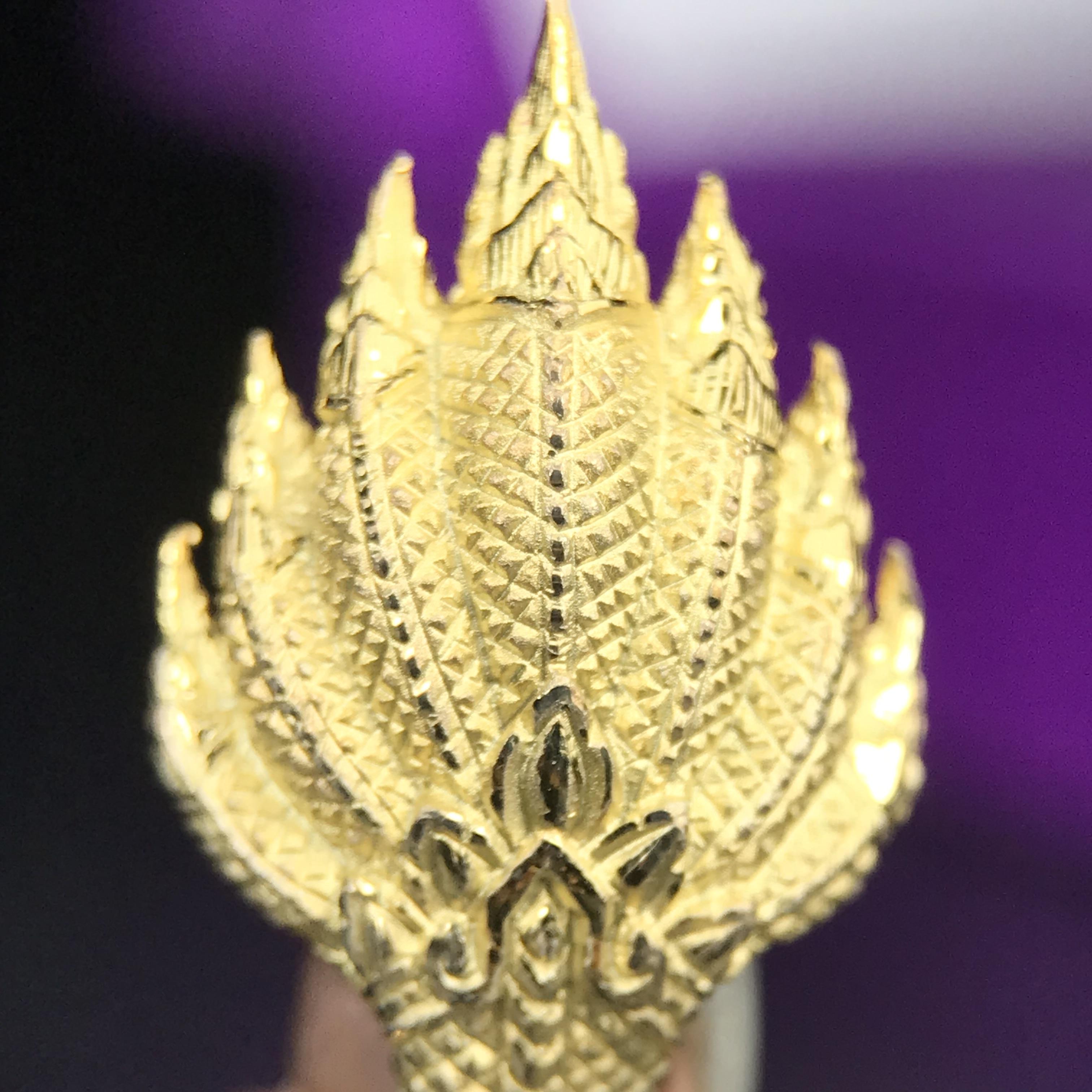 พระนาคปรก สธ. รุ่นสร้างพระอุโบสถเฉลิมพระเกียรติ 4 รอบ 84 พรรษา สมเด็จพระเทพรัตนราชสุดาฯ วัดบวรนิเวศวิหาร ปี 2543 พิมพ์เล็ก เนื้อเงินบริสุทธิ์ ชุบสามกษัตริย์แบบพ่นทรายขัดเงาบางส่วน(สภาพ สวย )พิธีใหญ่ พุทธศิลป์งดงาม หายาก (1 ใน 2999 องค์)