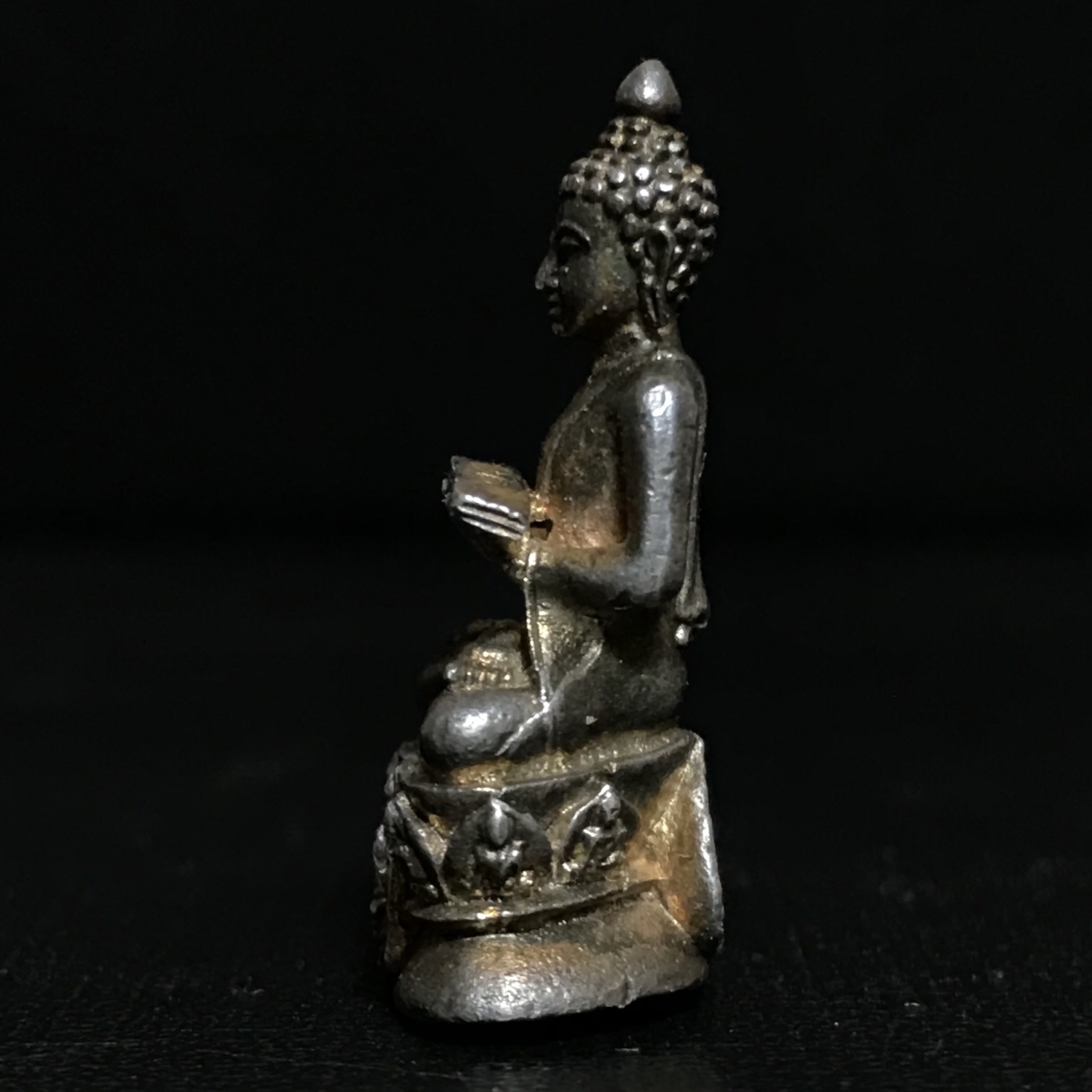 พระกริ่งปรมานุชิตชิโนรส วัดพระเชตุพนวิมลมังคลาราม(วัดโพธิ์) ปี2533 เนื้อเงิน ( ในหลวงรัชกาลที่9เสด็จเททอง)