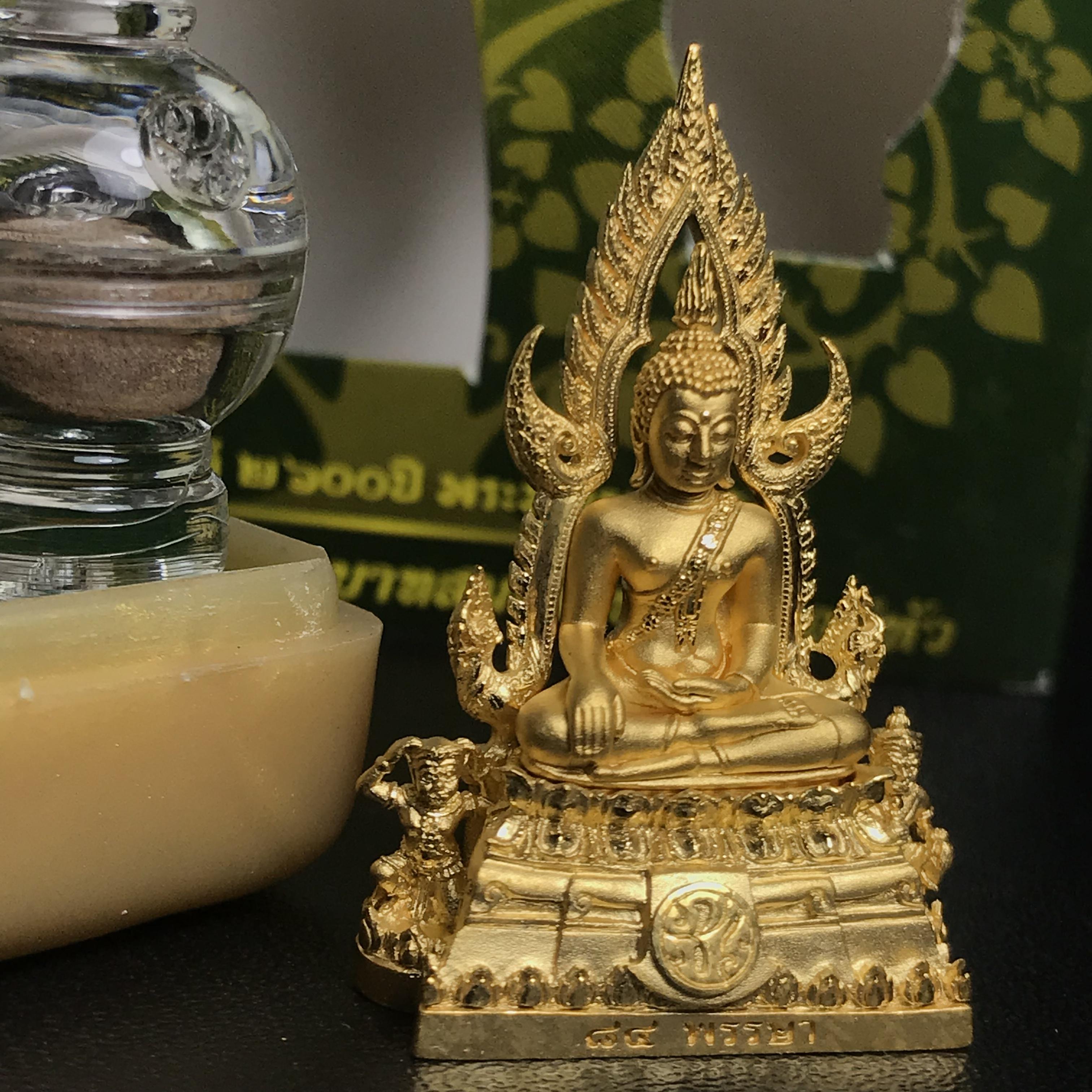 พระพุทธชินราช(จำลอง) ภปร. 84 พรรษา เนื้อทองคำ พิมพ์กลางขนาดหน้าตัก 1/2 นิ้ว(1ใน1000องค์) )(พระราชทานมวลสาร จิตรลดาและเส้นพระเจ้า(เส้นผม)รัชกาลที่9)