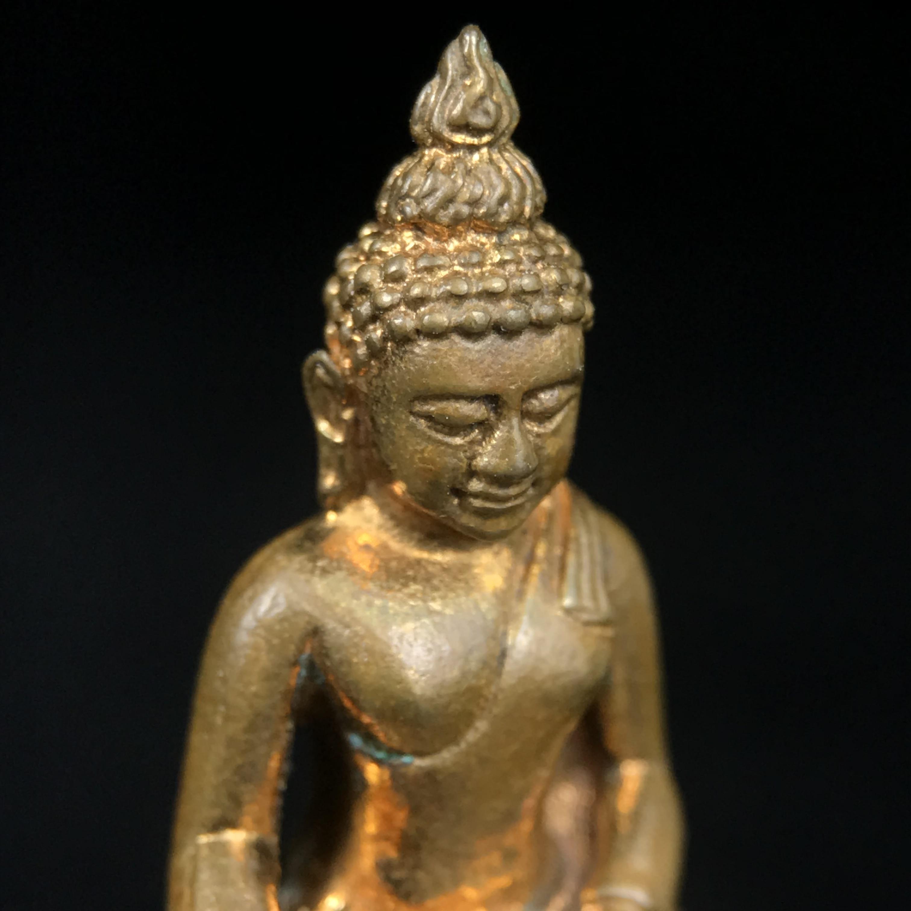 พระกริ่งไพรีพินาศ บรรจุเหล็กไหล ครั้งแรกและครั้งเดียวในประวัติศาสตร์ เฉลิมพระเกียรติ พระบาทสมเด็จพระเจ้าอยู่หัวรัชกาลที่9 พระชนมพรรษา 6 รอบ ปี2542 เนื้อสัมฤทธิ์(บรรจุเหล็กไหล)ดีนอก-ดีใน พิธีใหญ่ มวลสารเด่น (หายาก)