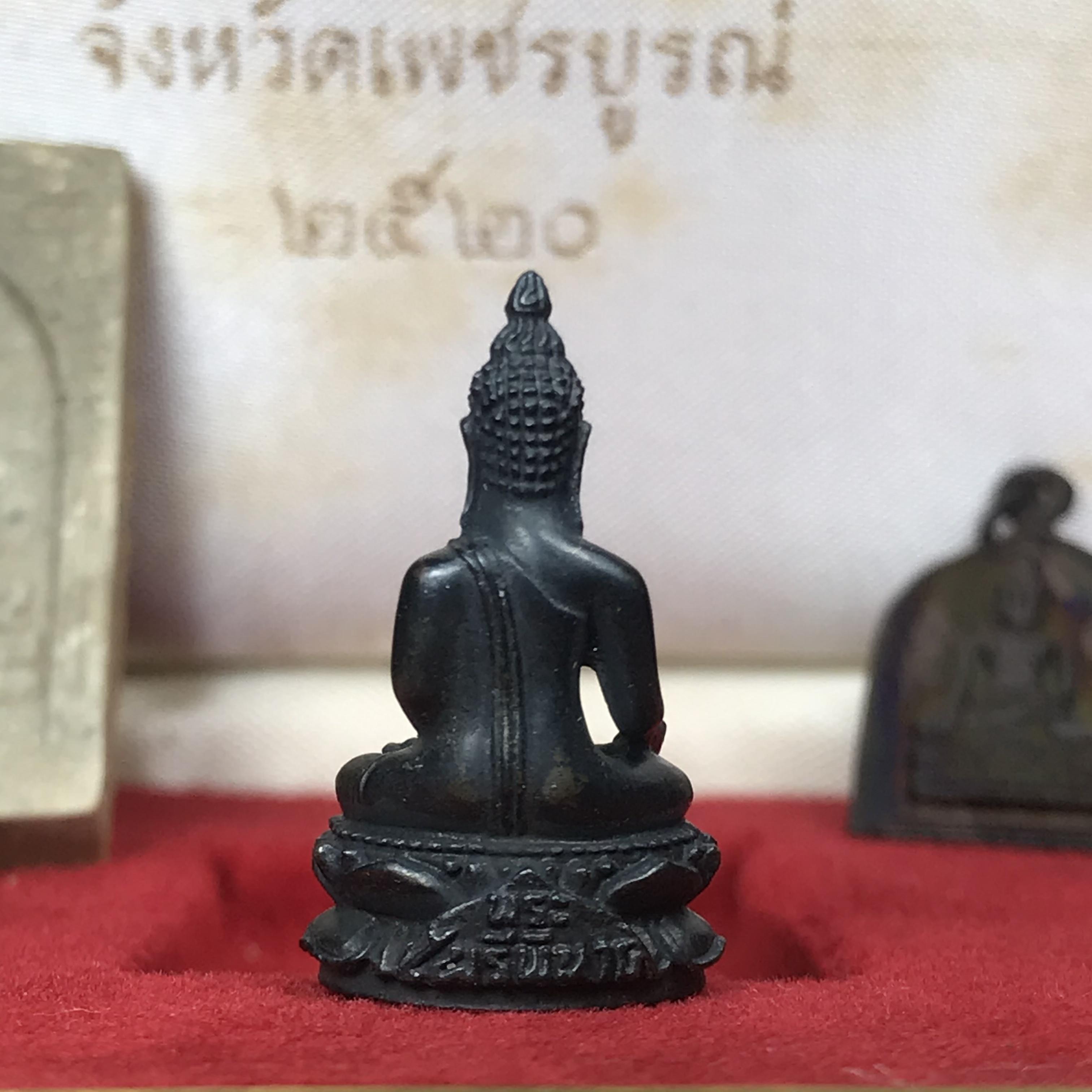 ชุดพระกริ่งไพรีพินาศ(รุ่นแรก สมเด็จพระญาณสังวร) เนื่องในพระบรมราชวโรกาสพระบาทสมเด็จพระเจ้าอยู่หัวรัชกาลที่9 เสด็จพระราชดำเนิน ในงานตัดลูกนิมิตสีมาอุโบสถ วัดเพชรวราราม จ.เพชรบูรณ์ ปี ๒๕๒๐ รุ่นเขาค้อ (ชุดกรรมการ ได้รับพระราชทาน พบเจอและหายากมากในปัจจุบัน)