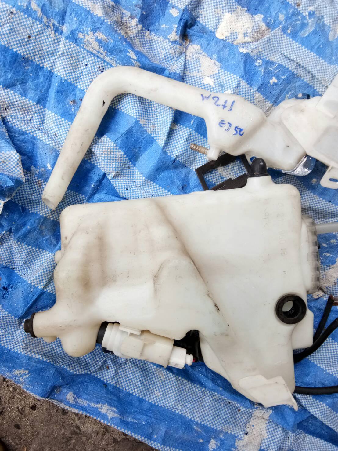 กระปุกฉีดน้ำฝนBENZ W211