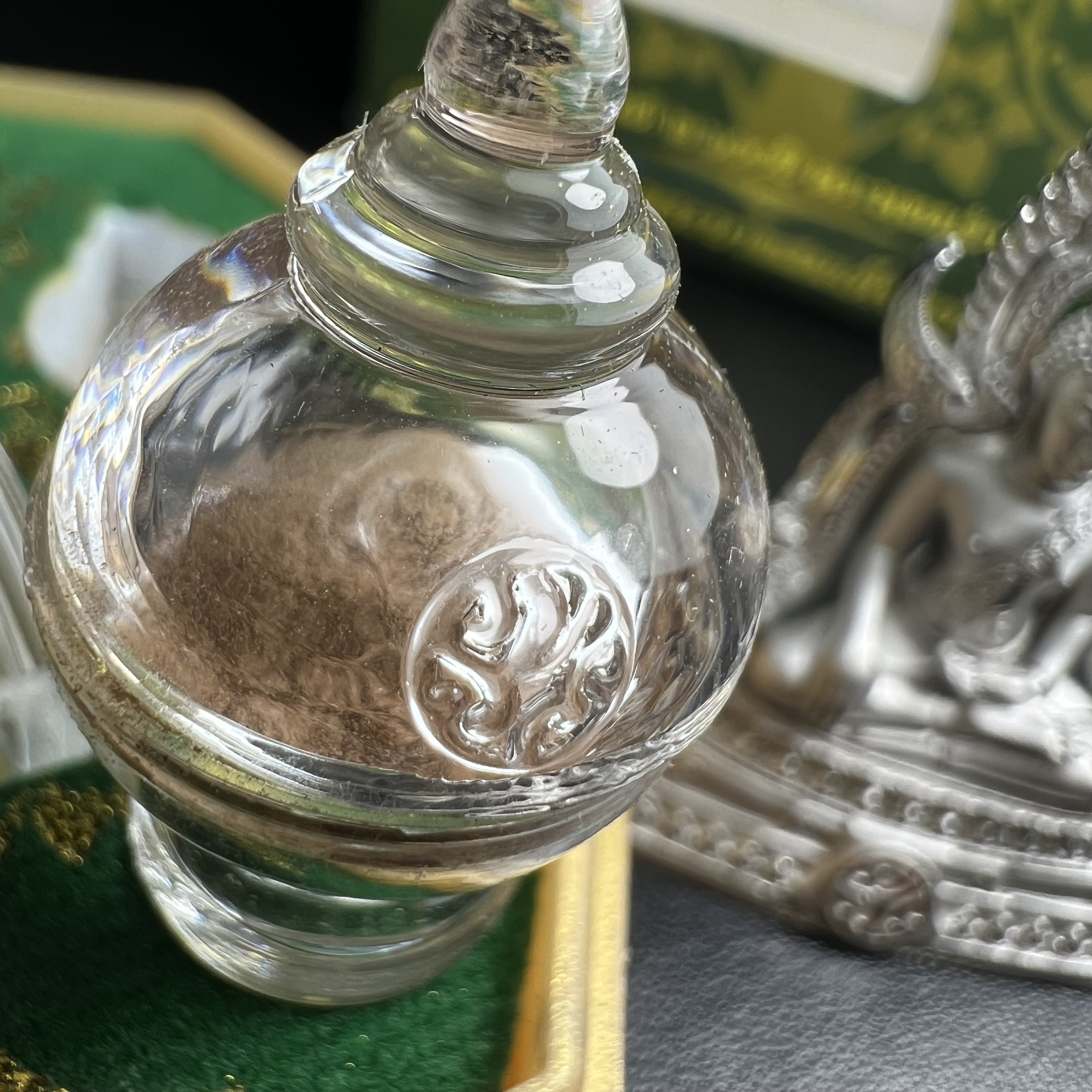 พระพุทธชินราช(จำลอง) ภปร. 84 พรรษา เนื้อเงินชุบทองคำขาว พิมพ์ใหญ่ขนาดหน้าตัก 3/4 นิ้ว(พระราชทานมวลสาร จิตรลดาและเส้นพระเจ้า(เส้นผม))รัชกาลที่9)พุทธศิลป์ทรงคุณค่าอีกหนึ่งรุ่นยอดนิยม(1ใน 3000 องค์)