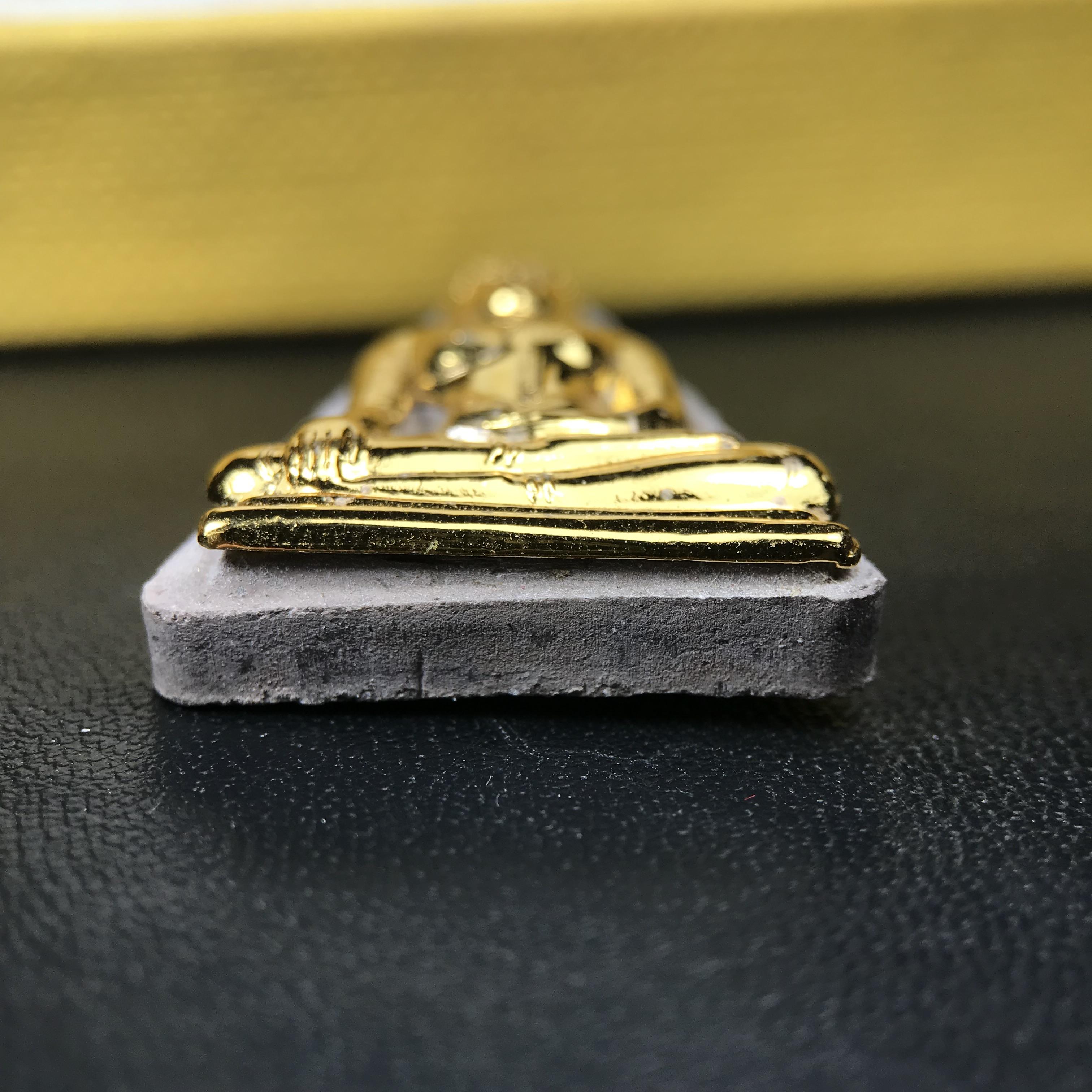 พระพุทธมหาสุวรรณปฏิมากร (หลวงพ่อทองคำ) หลังตรามหามงคลเฉลิมพระชนมพรรษา 80 พรรษา รัชกาลที่9 วัดไตรมิตรวิทยาราม กรุงเทพฯ ปี 2550 พระพิมพ์หน้าทองคำ(หายาก 1 ใน 999 องค์)