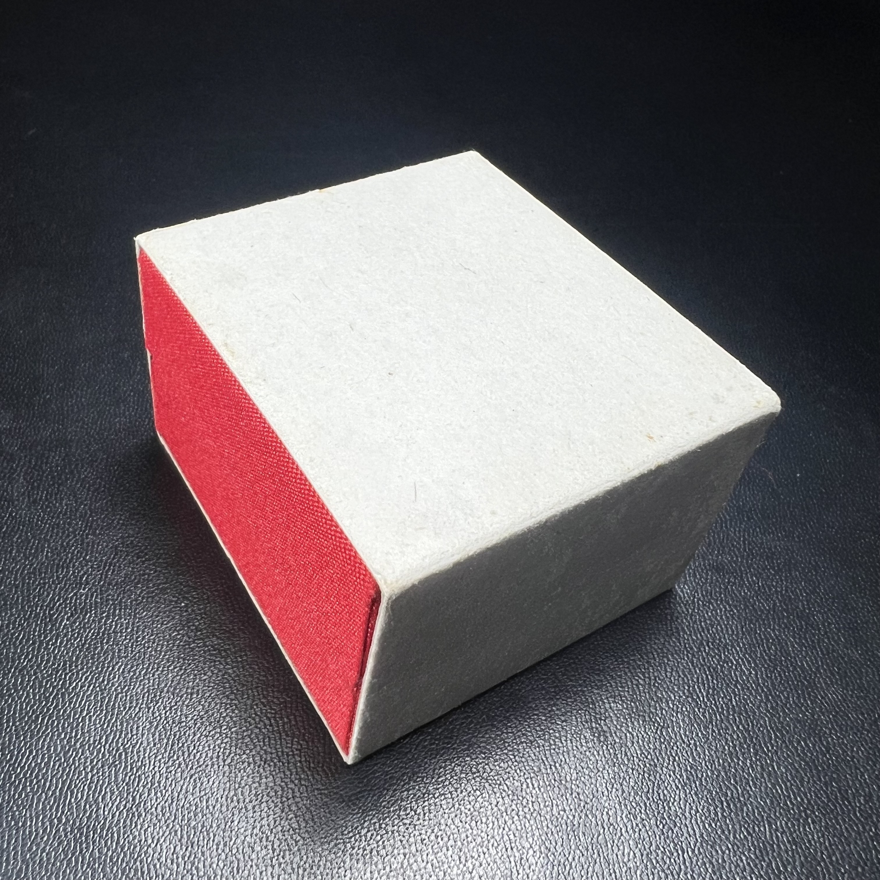 พระกริ่งไพรีพินาศ บรรจุเหล็กไหล ครั้งแรกและครั้งเดียวในประวัติศาสตร์ เฉลิมพระเกียรติ พระบาทสมเด็จพระเจ้าอยู่หัวรัชกาลที่9 พระชนมพรรษา 6 รอบ ปี2542 เนื้อนวโลหะผสมทองคำ(บรรจุเหล็กไหล)ดีนอก-ดีใน พิธีใหญ่ มวลสารเด่น (หายาก)