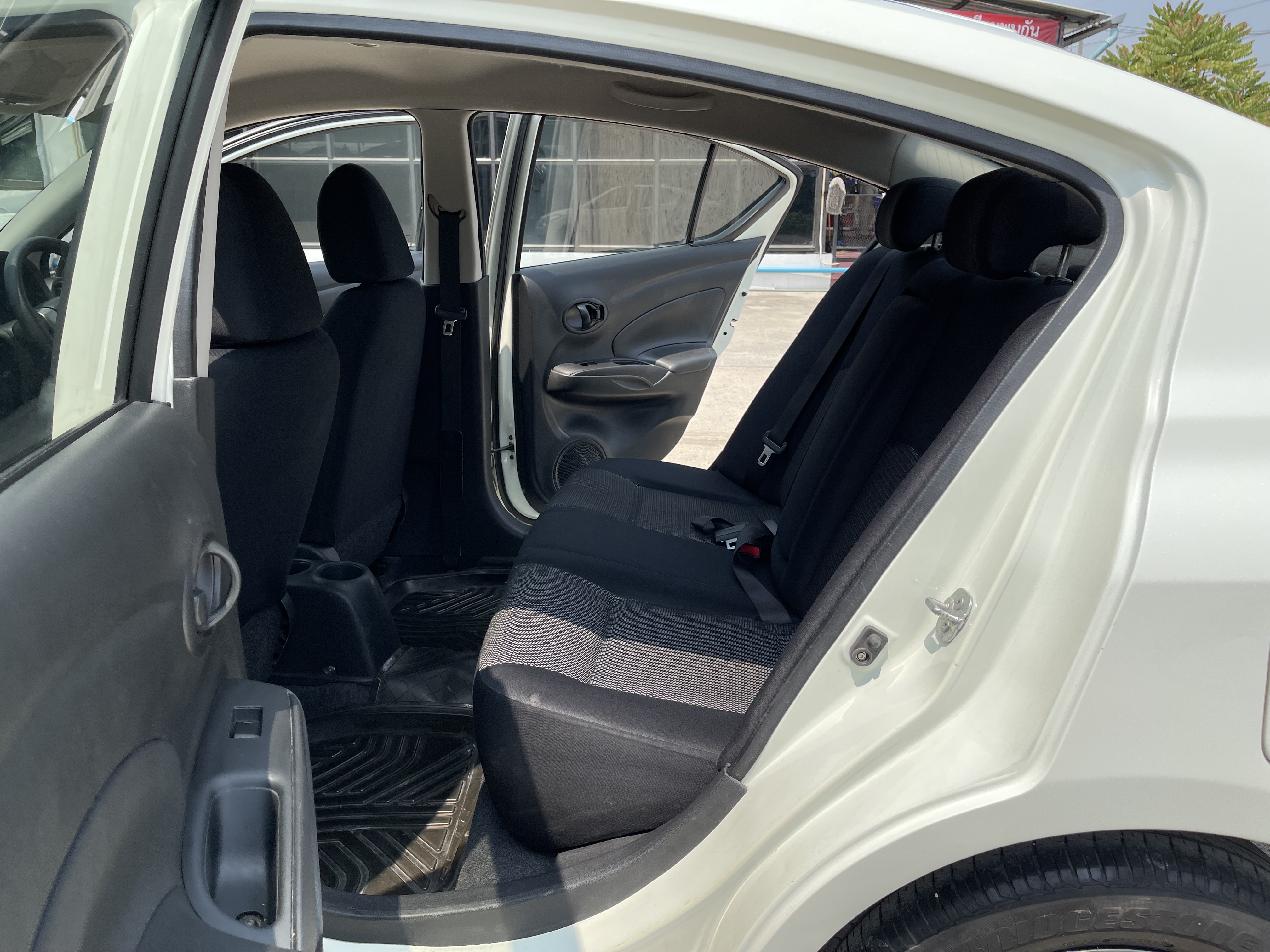 Nissan Almera 1.2 E At 2014 ขาว