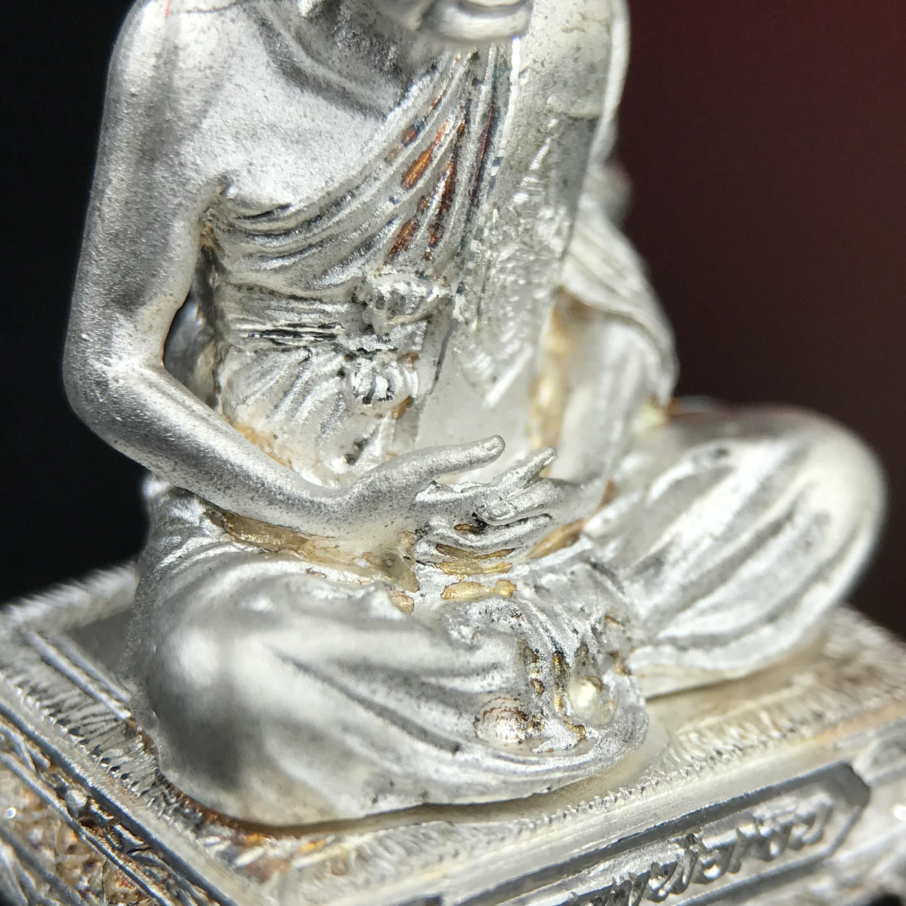 รูปหล่อหลวงพ่อเงิน วัดบางคลาน จ.พิจิตร พิมพ์หน้าเหมือนหลวงพ่อ "รุ่น 91 ปี กรมเสมียนตรา" กระทรวงกลาโหมจัดสร้างในปี 2543 พุทธาภิเษกใหญ่ 3 วัด 3พิธีวัดสุทัศน์ /วัดบางคลาน/วัดพระแก้ว เนื้อเงินปัดเงา(หายาก) พุทธศิลป์งดงามมากหายาก(ตอกโค๊ตหมาย ๑๖)