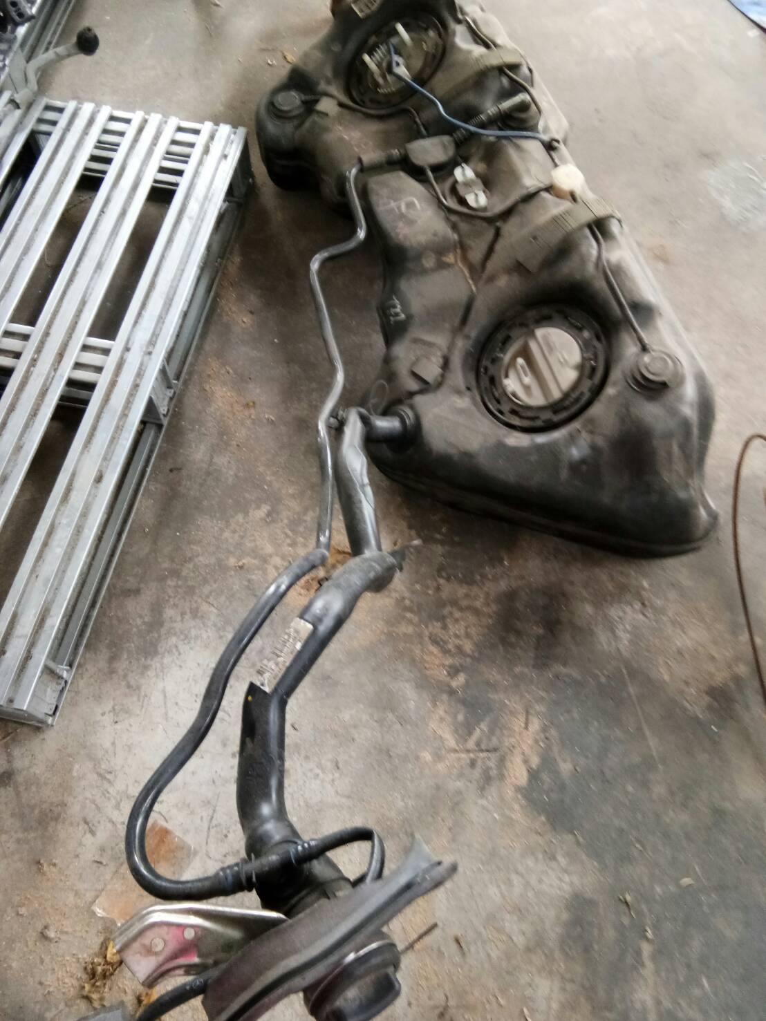 ถังน้ำมัน-ปั๊มติ๊ก BENZ W204