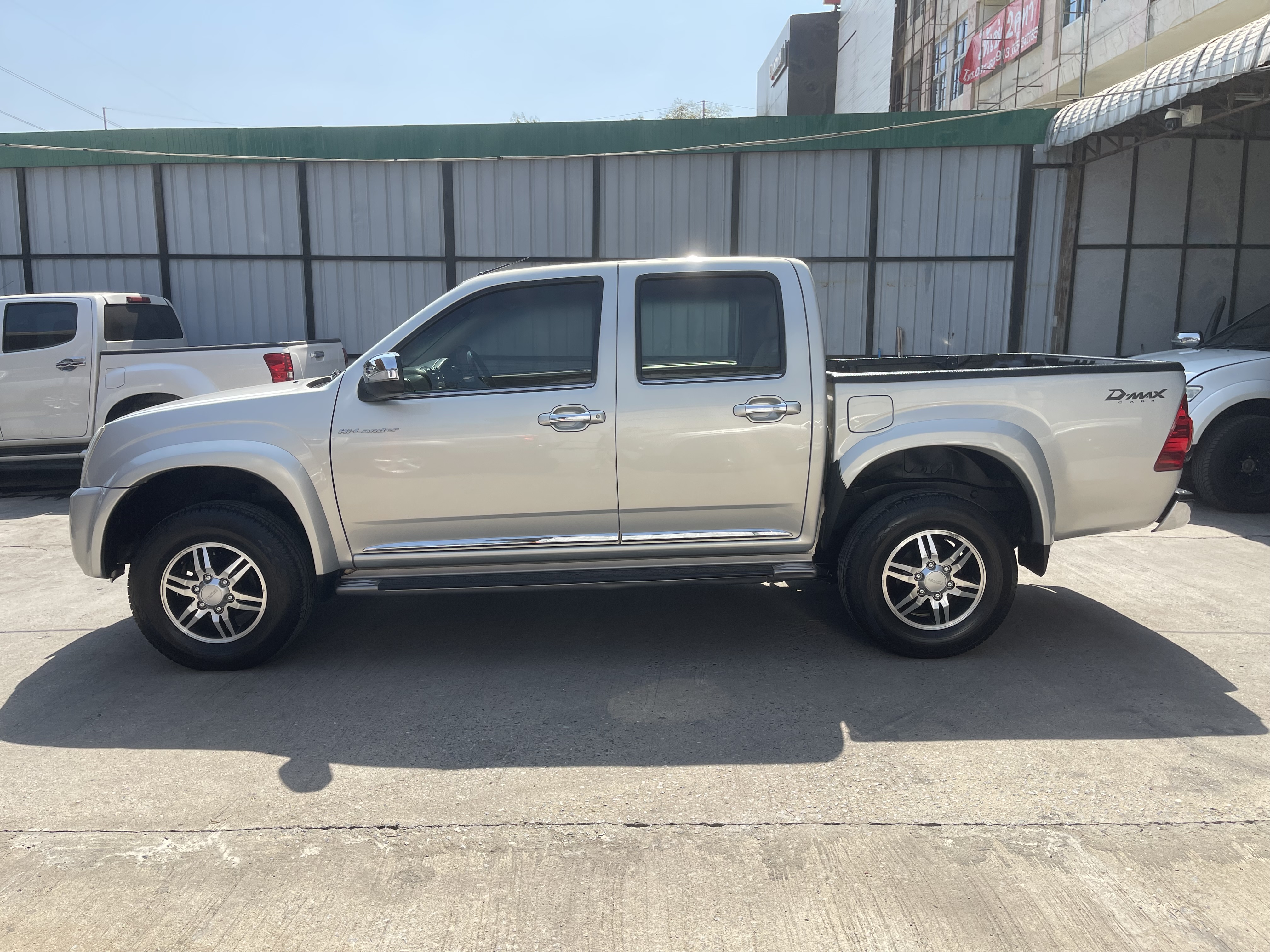 Isuzu Dmax 4ประตู Hilander 2.5 Abs 2011 เงิน