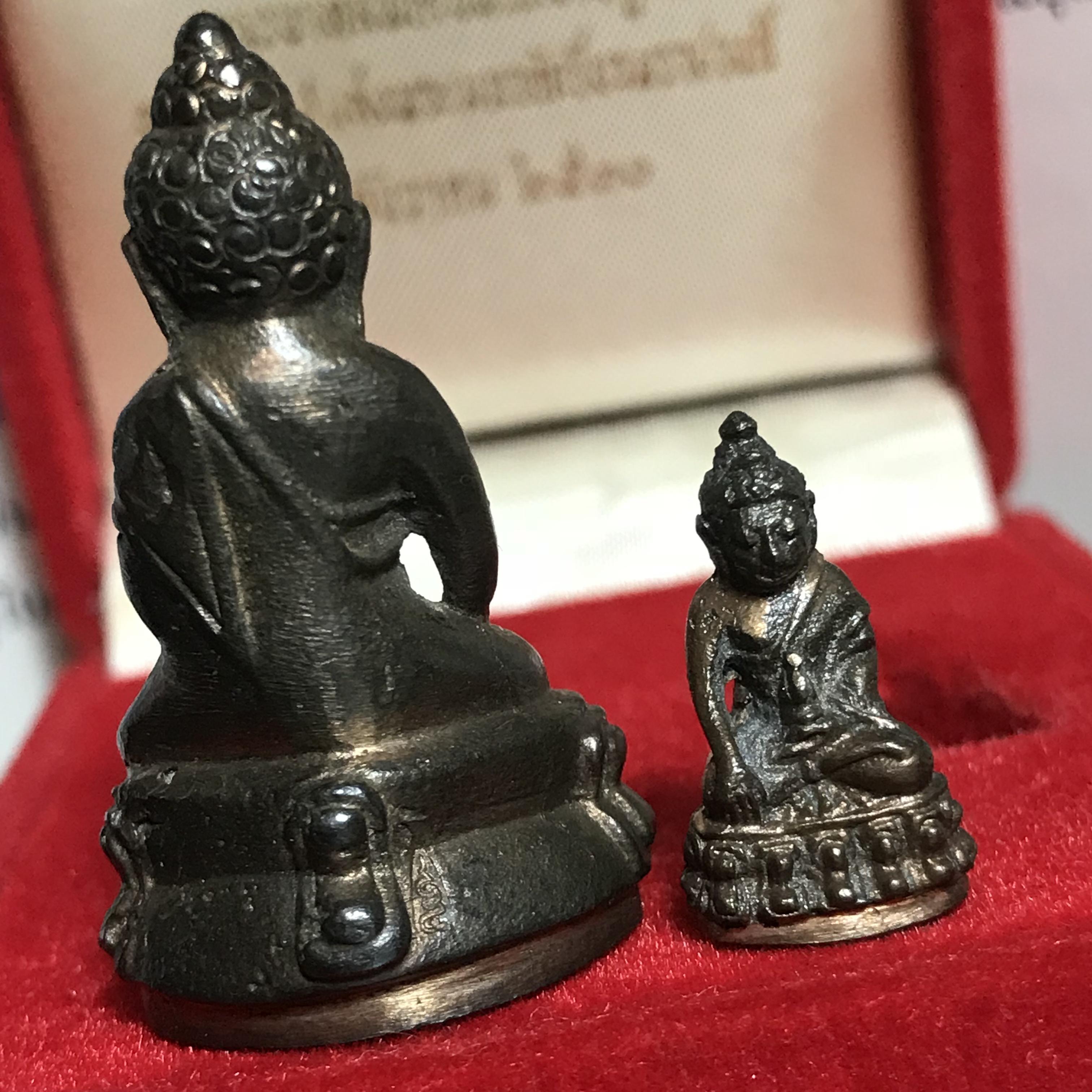 พระกริ่ง-พระชัยวัฒน์ ปวเรศ ปี2530 วัดบวรนิเวศราชวรวิหาร(ในหลวง ร.9 เสด็จเททอง)(บรรจุเส้นเกศาในหลวงรัชกาลที่9)พร้อมสูจิบัตรเดิมตอนจัดสร้าง