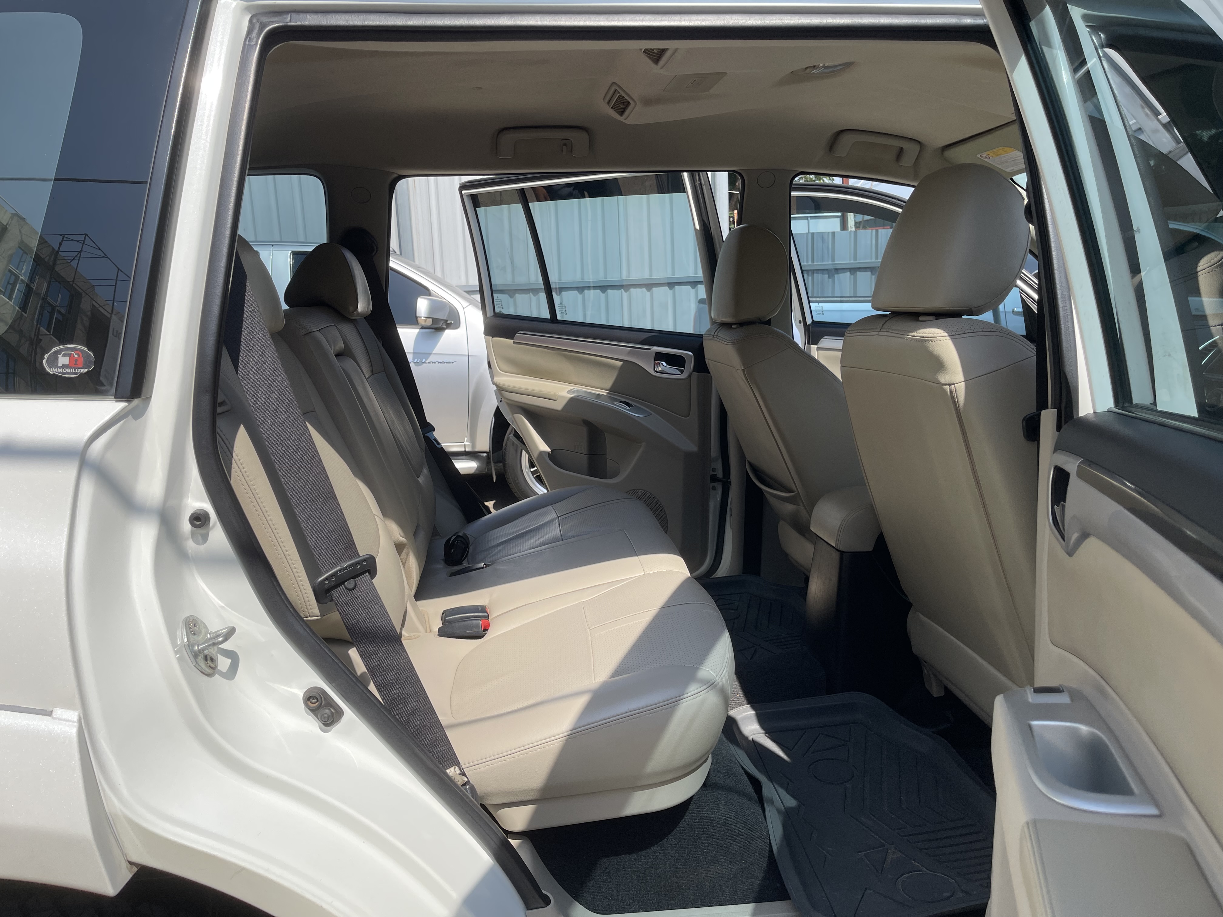 Mitsubishi Pajero Sport 2.5 GT 2WD At 2012 ขาวมุก