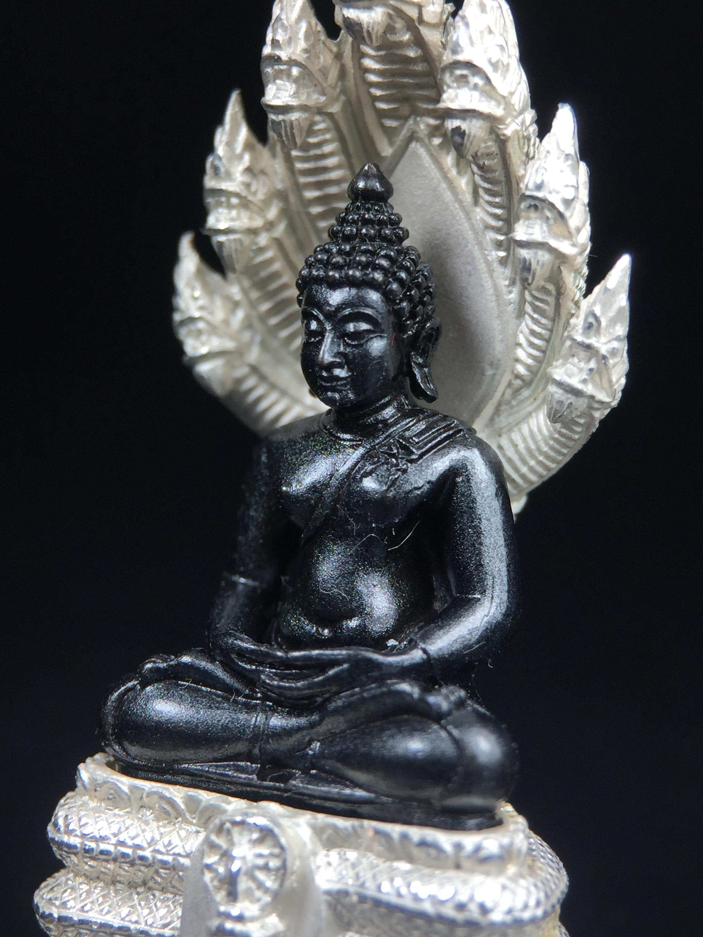 พระนาคปรก สธ. รุ่นสร้างพระอุโบสถเฉลิมพระเกียรติ 4 รอบ 84 พรรษา สมเด็จพระเทพรัตนราชสุดาฯ วัดบวรนิเวศวิหาร ปี 2543 พิมพ์ใหญ่ องค์พระเนื้อนวโลหะ ฐานนาคปรกเนื้อเงิน(สภาพ สวย )พิธีใหญ่ พุทธศิลป์งดงาม หายาก(องค์หมายเลขสวย ๘๓๘) (1 ใน 1999 องค์)