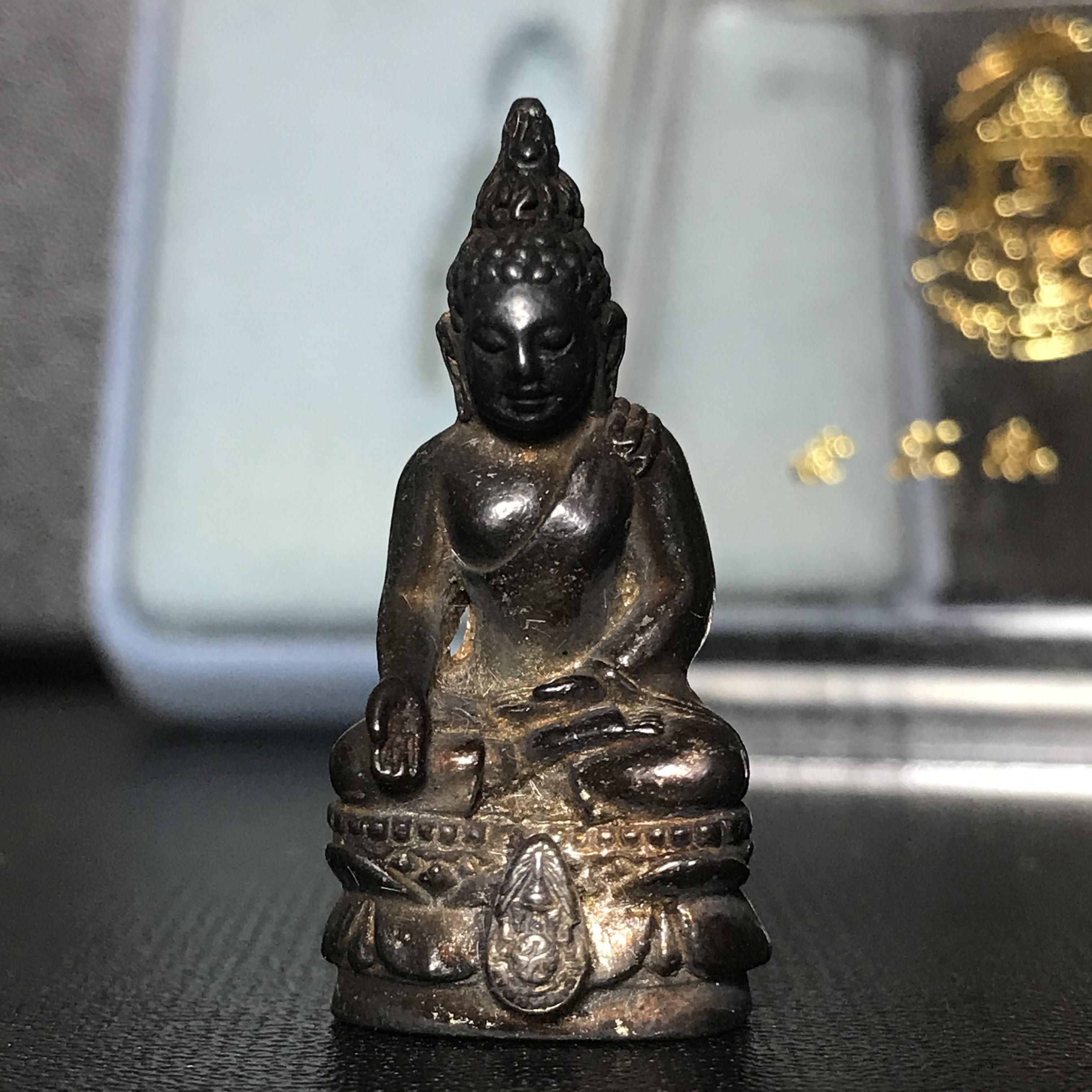 พระกริ่งไพรีพินาศ รุ่น ภปร. ราชวิทยาลัย ปี2535 เนื้อเงินผิวเดิมสวยแบบนิยม(1ใน2535องค์)