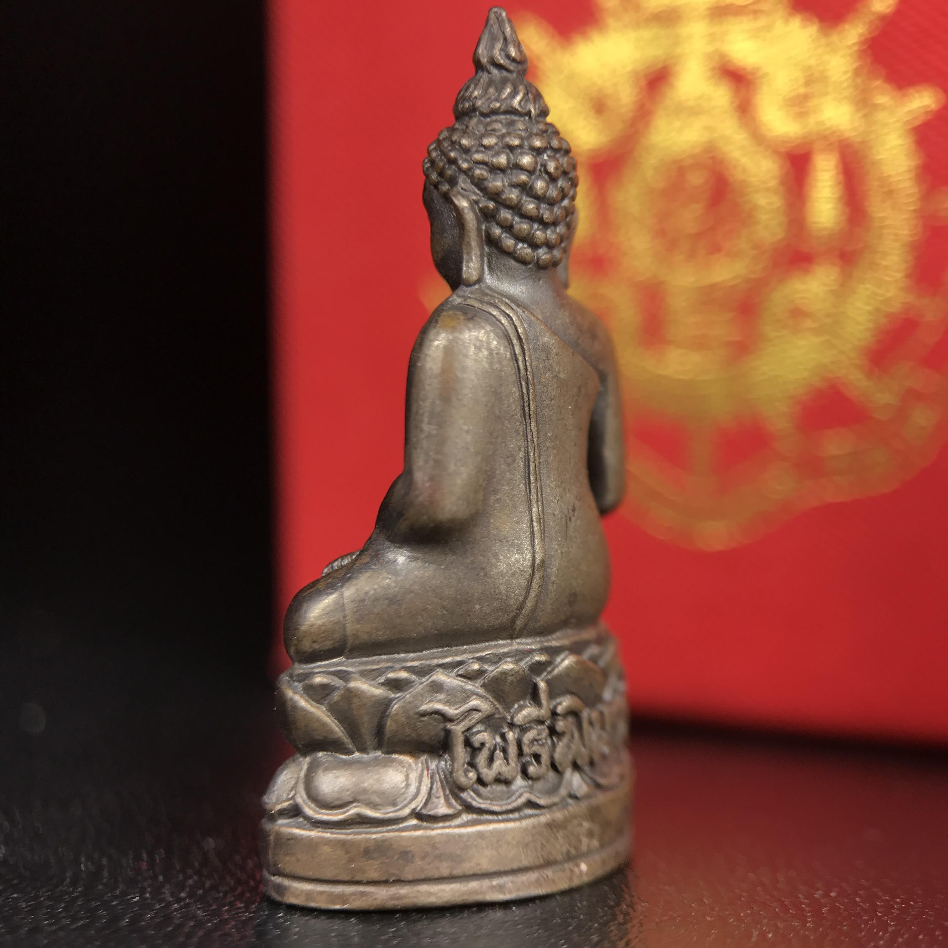 พระกริ่งไพรีพินาศ บรรจุเหล็กไหล ครั้งแรกและครั้งเดียวในประวัติศาสตร์ เฉลิมพระเกียรติ พระบาทสมเด็จพระเจ้าอยู่หัวรัชกาลที่9 พระชนมพรรษา 6 รอบ ปี2542 เนื้อนวโลหะผสมทองคำ(บรรจุเหล็กไหล)ดีนอก-ดีใน พิธีใหญ่ มวลสารเด่น (หายาก)