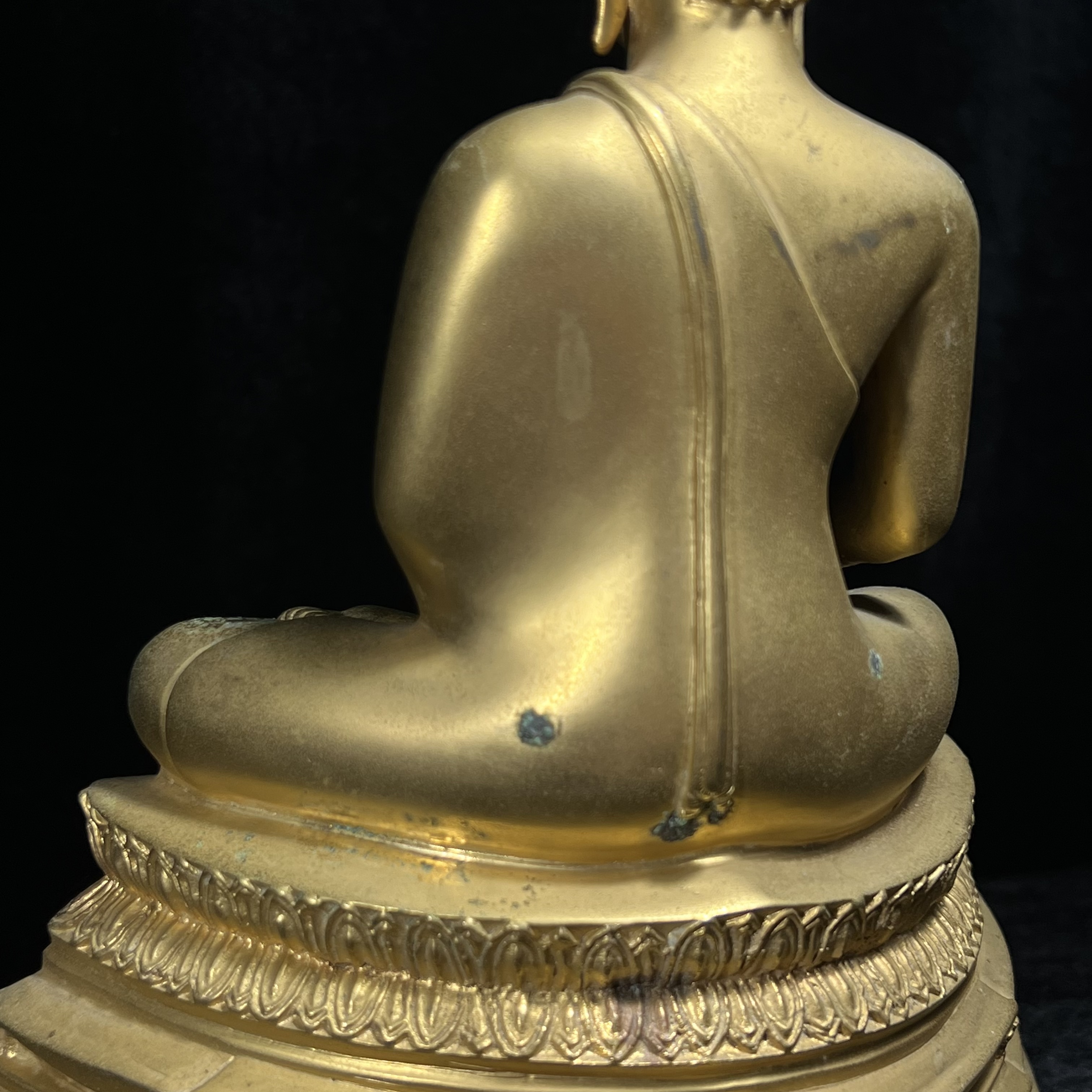 พระบูชาพระพุทธศิรมงคล ภปร. วัตถุมงคลคุ้มเกล้าปี2524 ของมูลนิธิคุ้มเกล้า โรงพยาบาลภูมิพลจัดสร้าง ขนาดหน้าตัก5นิ้ว(ในหลวงรัชกาลที่9 ทรงจุดไฟพระฤกษ์และเททอง พิธีใหญ่)ยอดนิยมหายาก