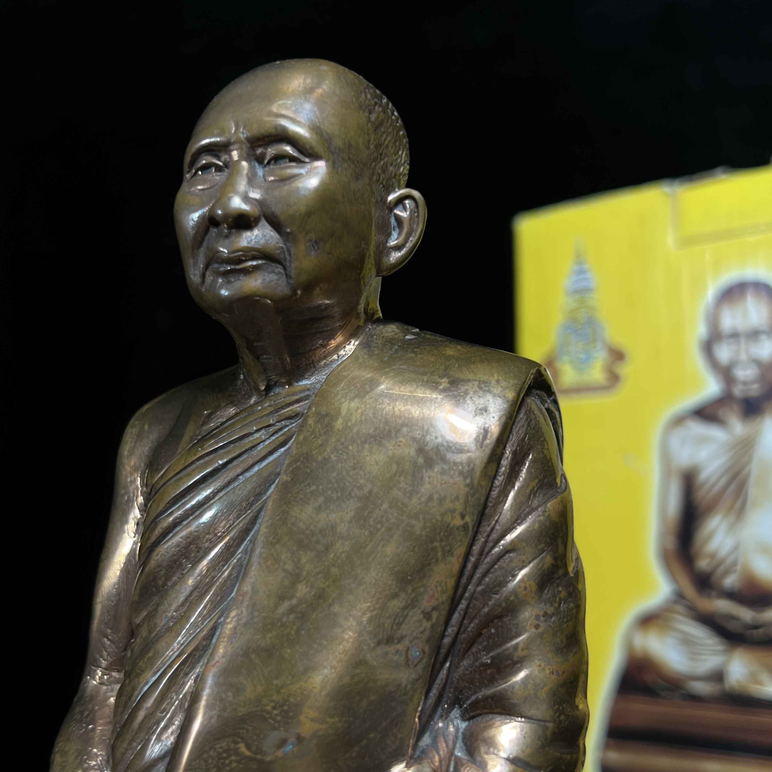 พระรูปเหมือนบูชารุ่นแรก สมเด็จพระญาณสังวร สมเด็จพระสังฆราช สกลมหาสังฆปริณายก วัดบวรนิเวศวิหาร รุ่น คชวัตร ปี2546 ที่ระลึกงานฉลองพระชนมายุ 90 พรรษา ขนาดบูชาหน้าตัก 4 นิ้ว เนื้อสัตตโลหะ (พระดี พิธีใหญ่ พุทธศิลป์สวย)เสด็จทรงประกอบพิธีเททองด้วยพระองค์เอง